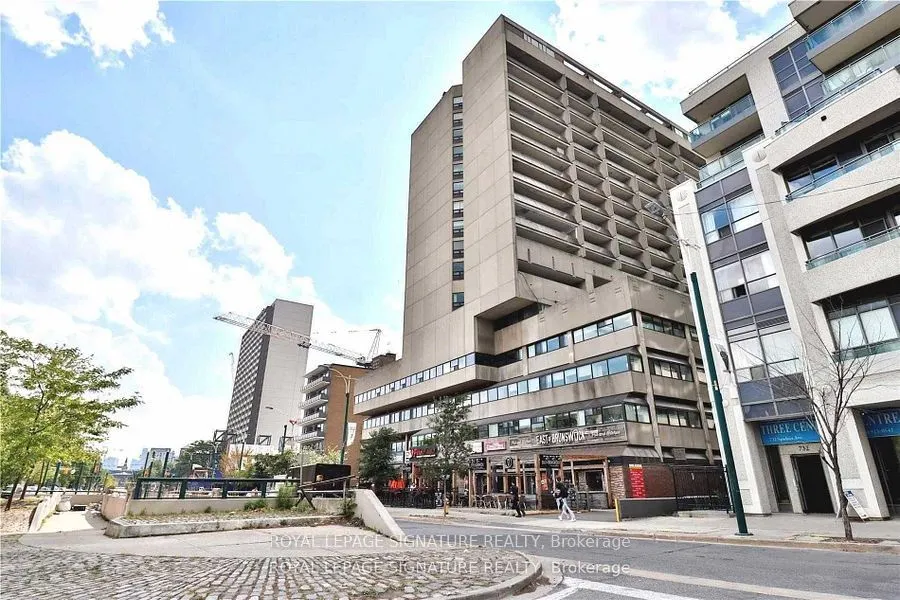 720 Spadina Avenue, #810