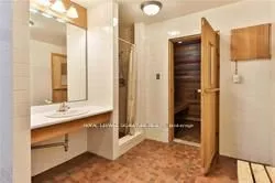 720 Spadina Avenue, #810