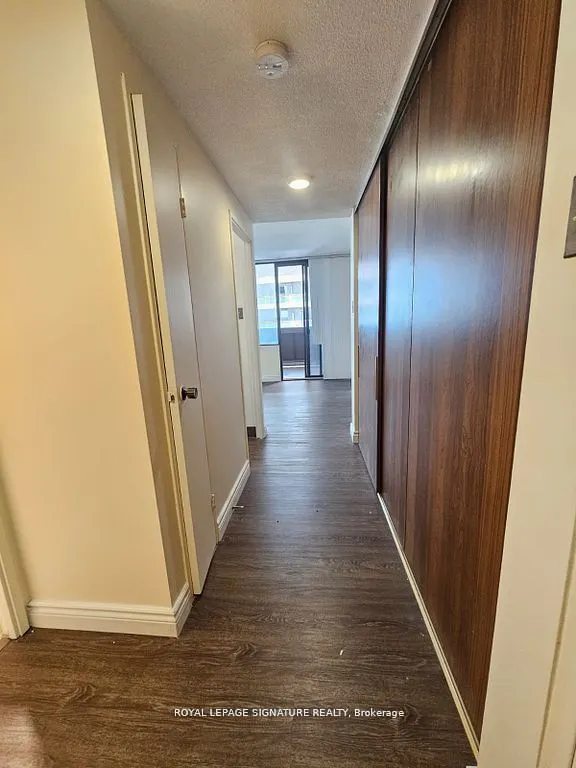 720 Spadina Avenue, #810