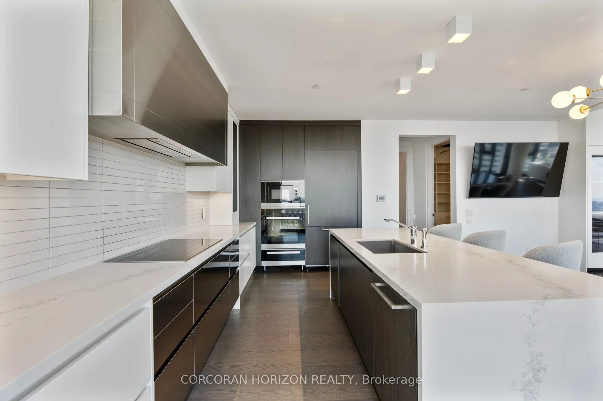 200 Cumberland Street, #3702