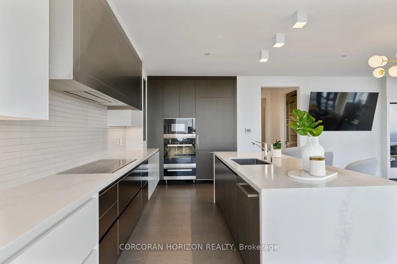 200 Cumberland Street, #3702