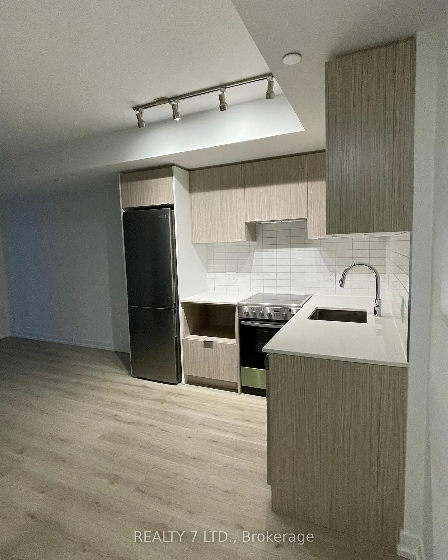 395 Bloor Street E, #1403