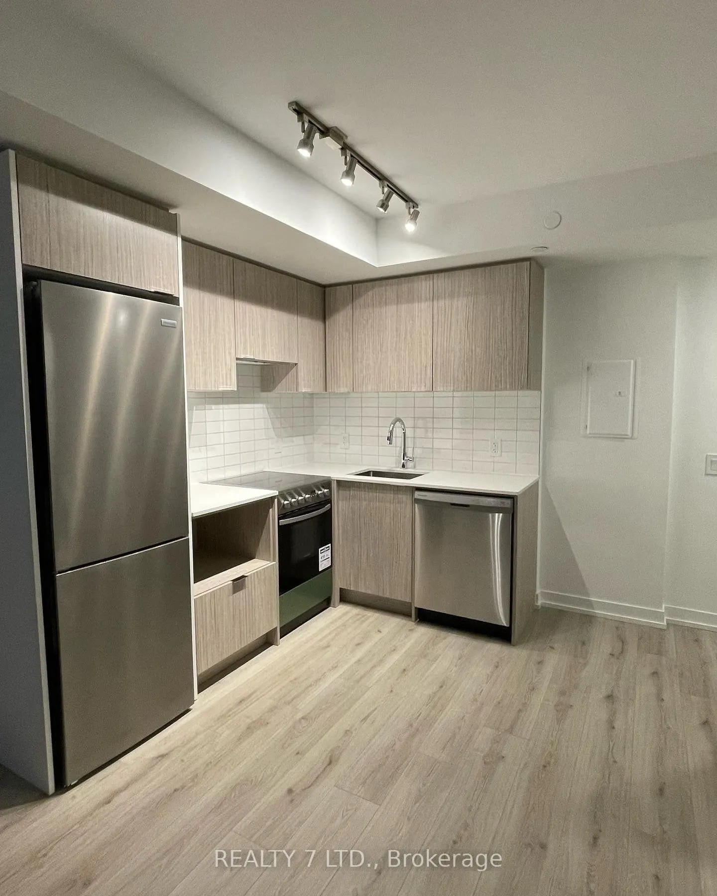 395 Bloor Street E, #1403