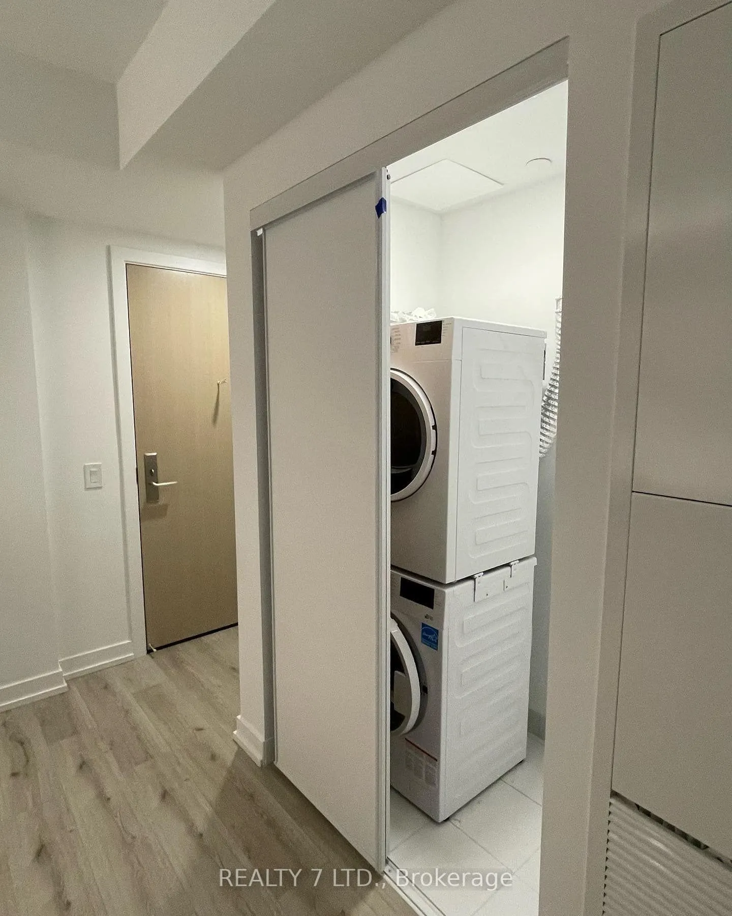395 Bloor Street E, #1403