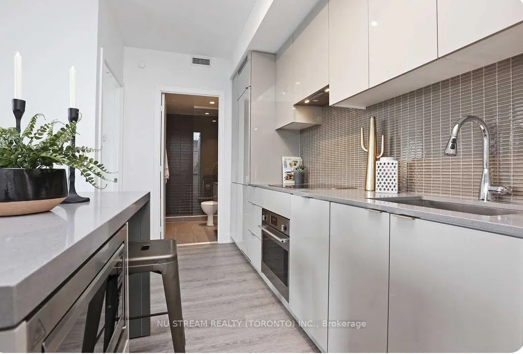 7 Grenville Street, #1712