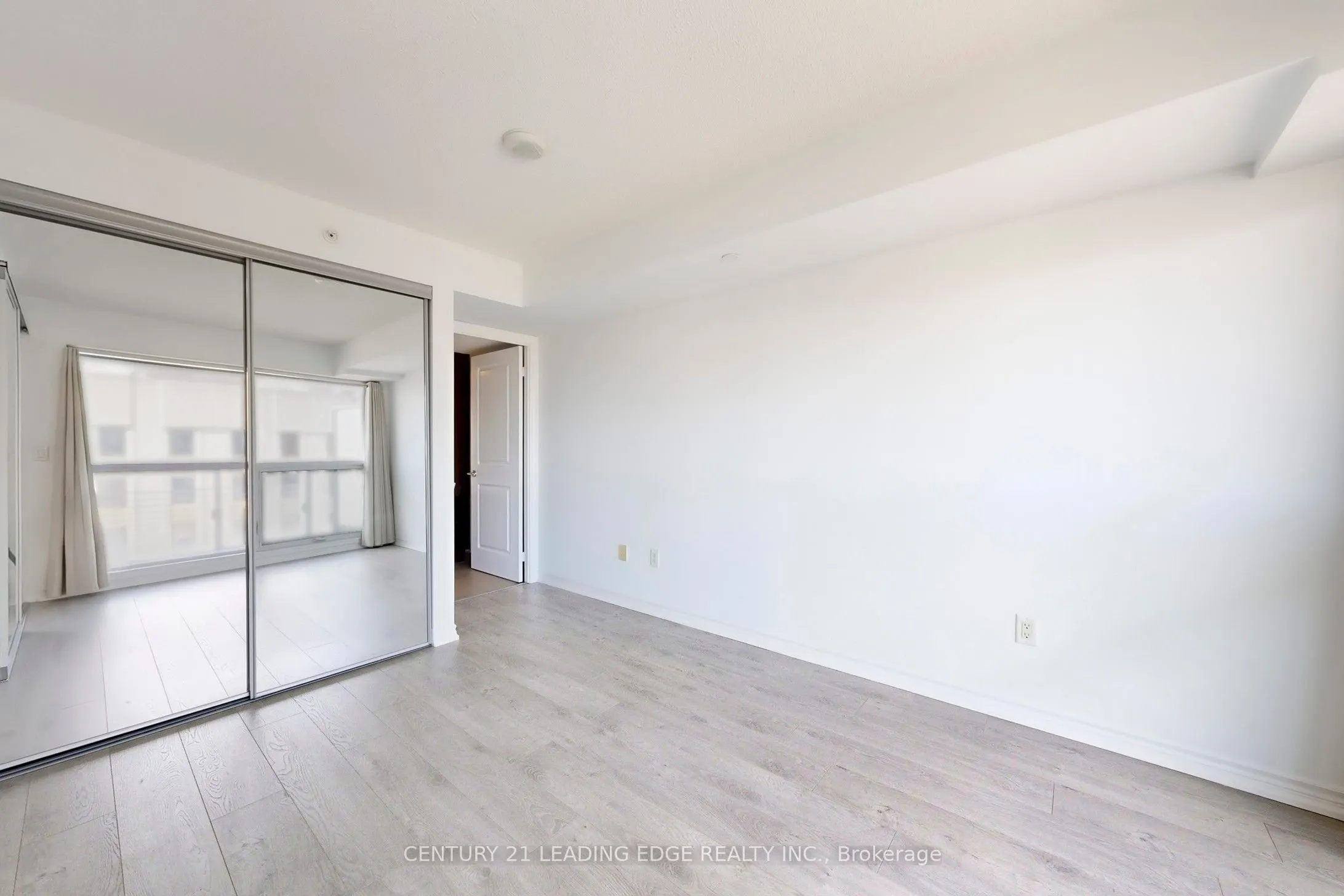 386 Yonge Street, #1904