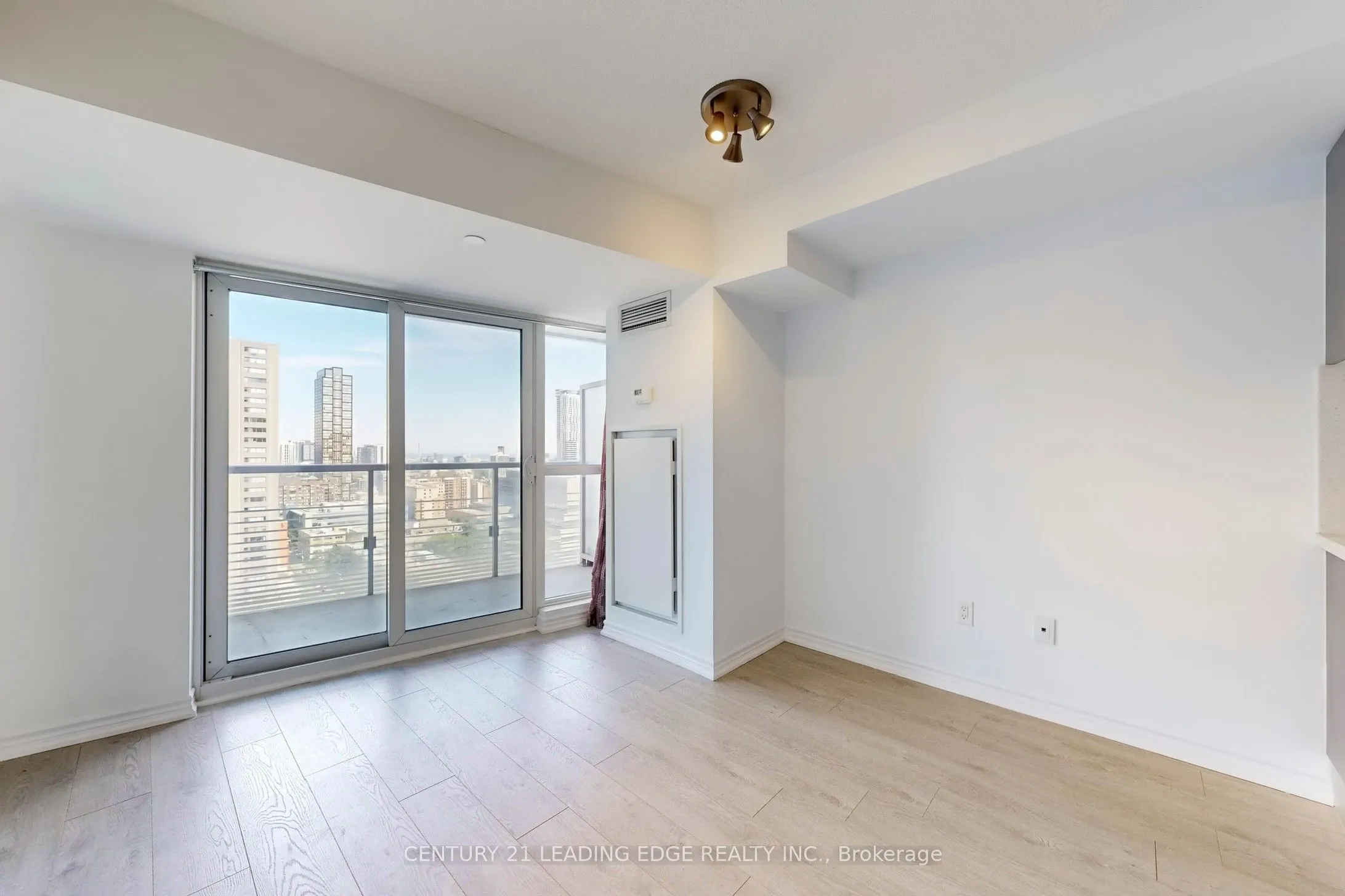 386 Yonge Street, #1904