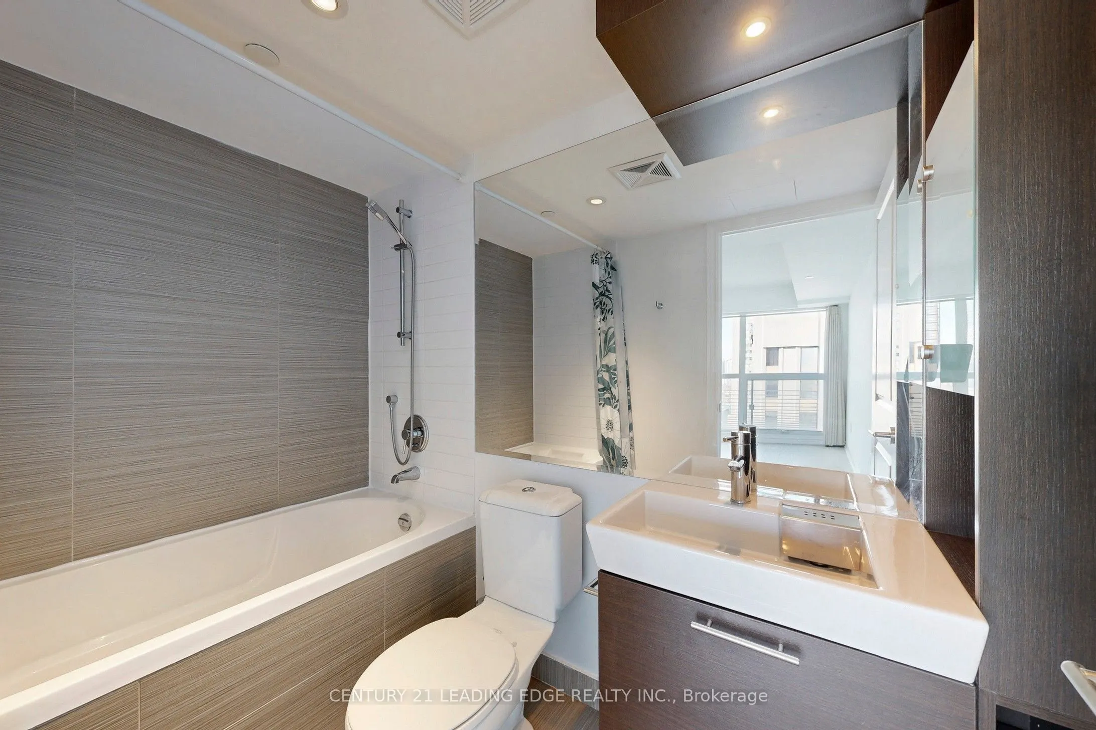 386 Yonge Street, #1904
