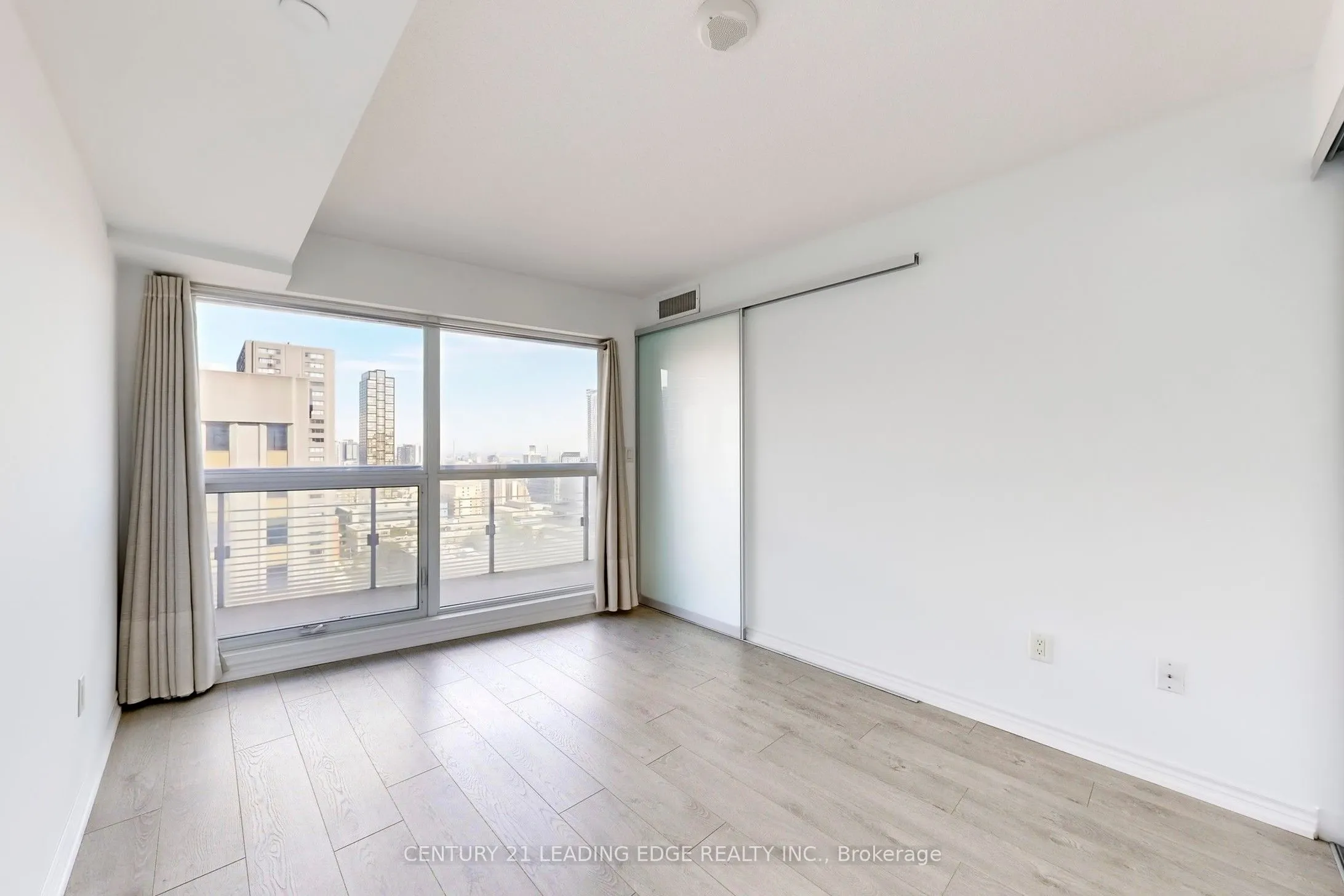 386 Yonge Street, #1904