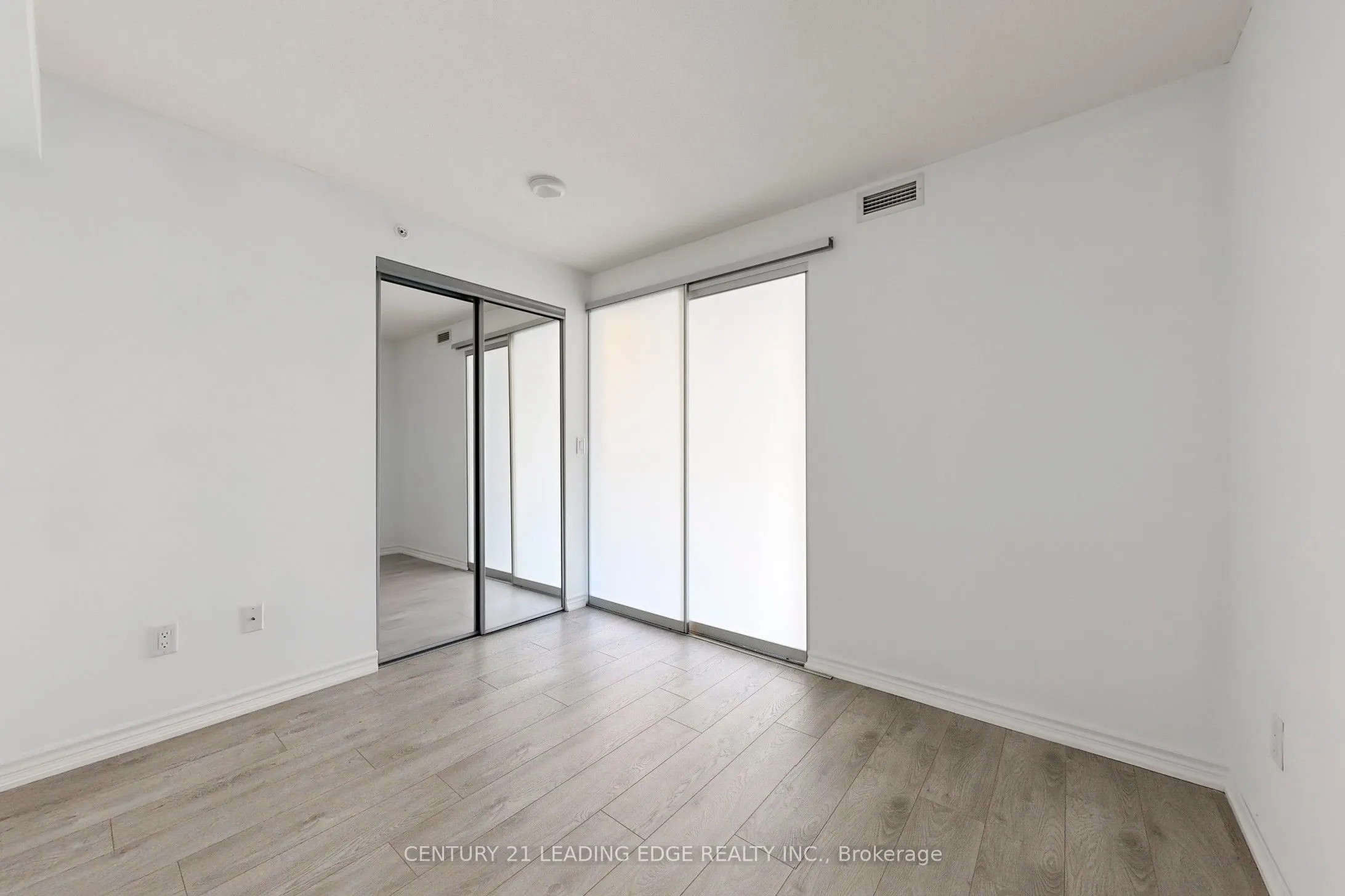 386 Yonge Street, #1904
