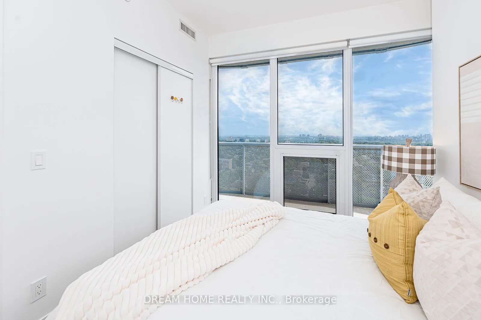 15 Holmes Avenue, #2511