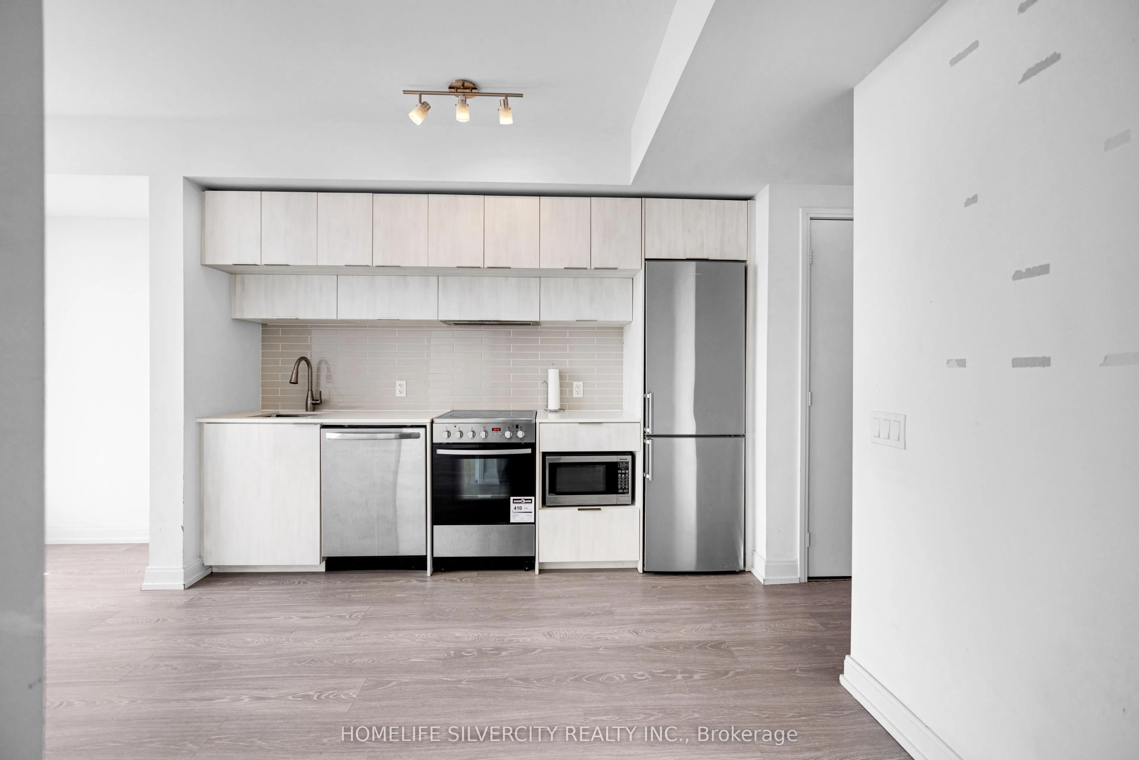 181 Dundas Street E, #Ph8