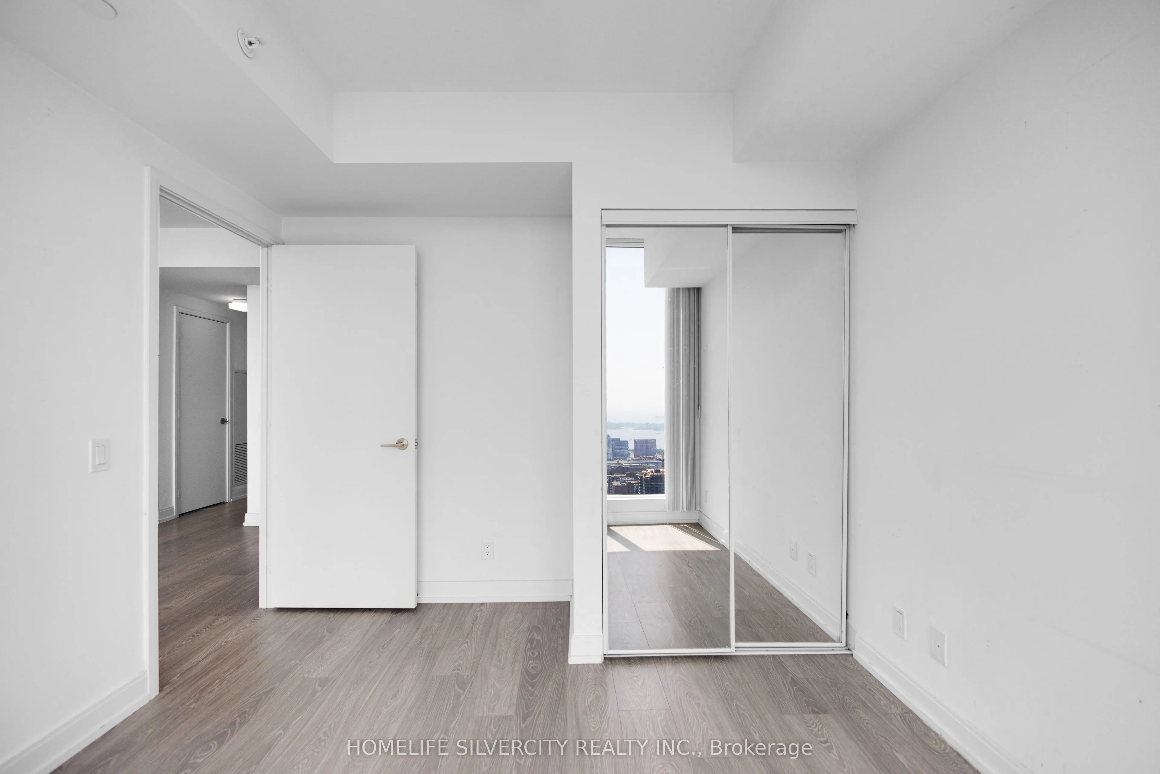 181 Dundas Street E, #Ph8