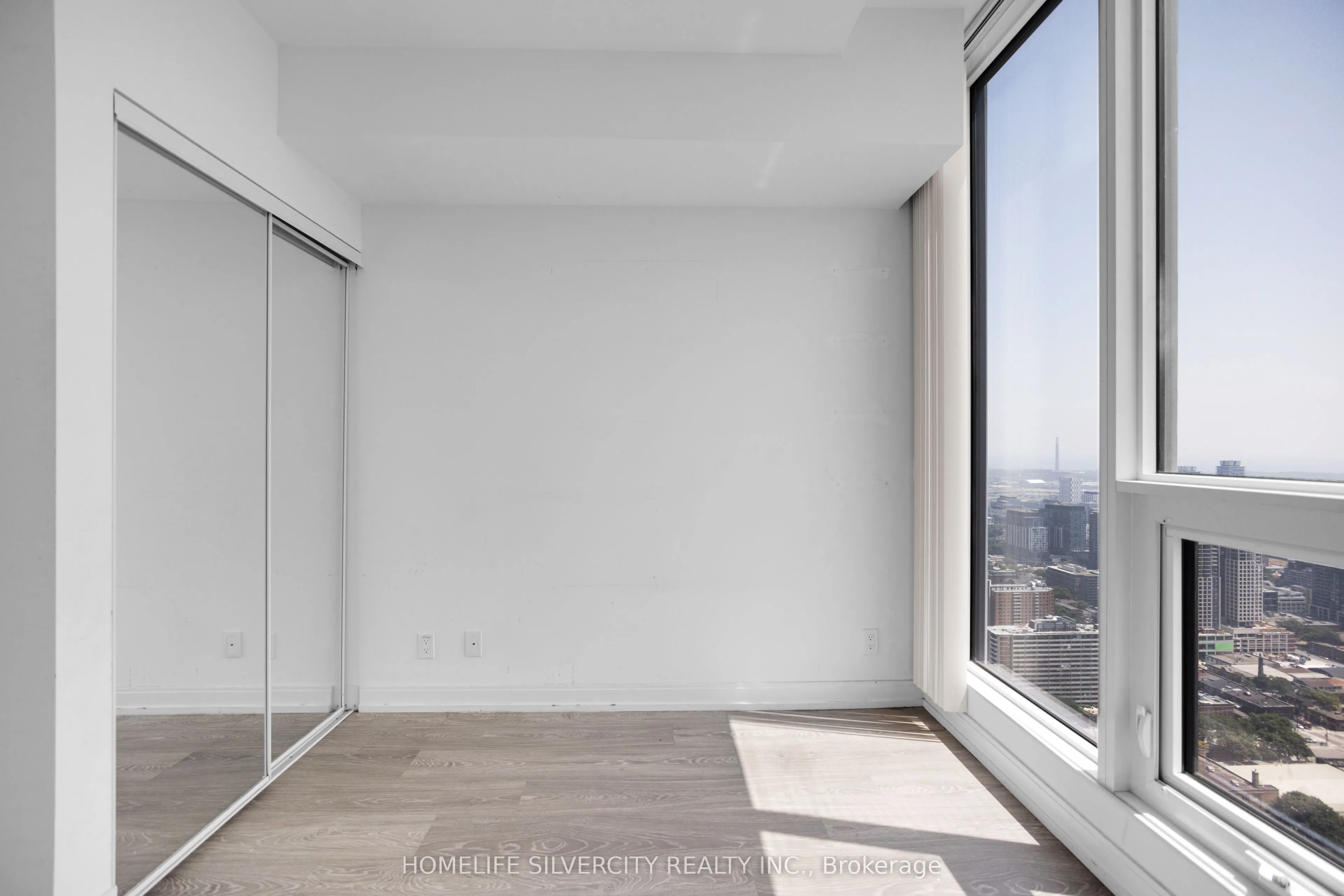 181 Dundas Street E, #Ph8