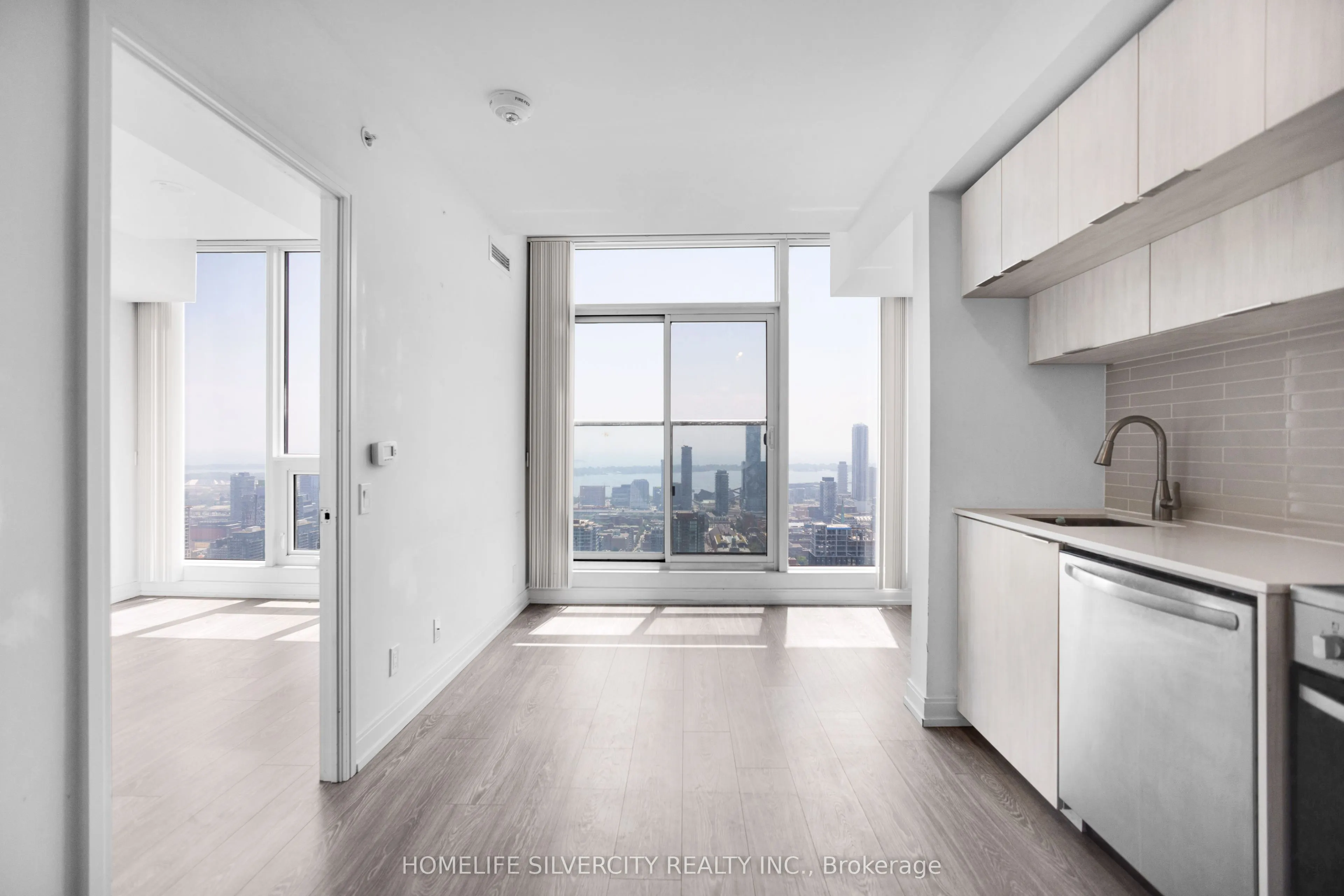 181 Dundas Street E, #Ph8