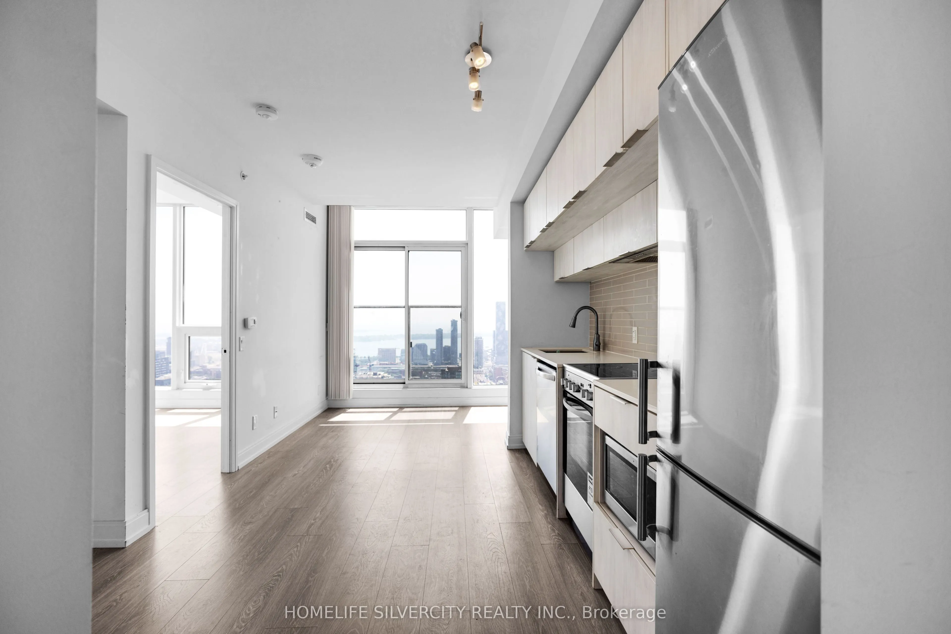 181 Dundas Street E, #Ph8