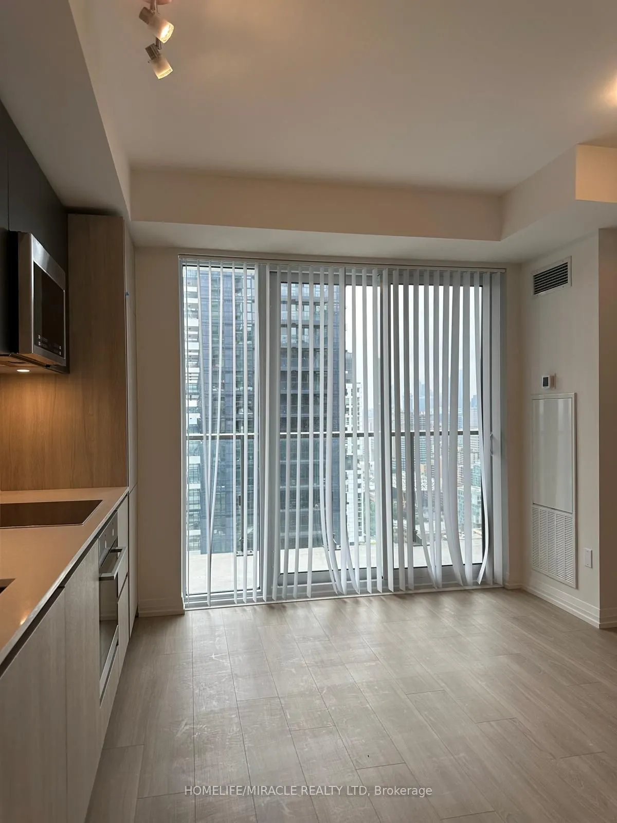 28 Widmer Street, #3927