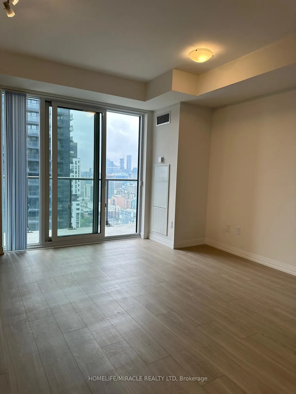 28 Widmer Street, #3927