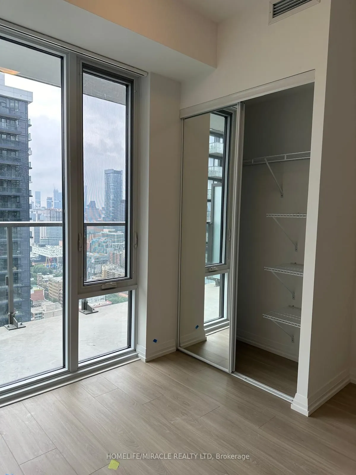 28 Widmer Street, #3927