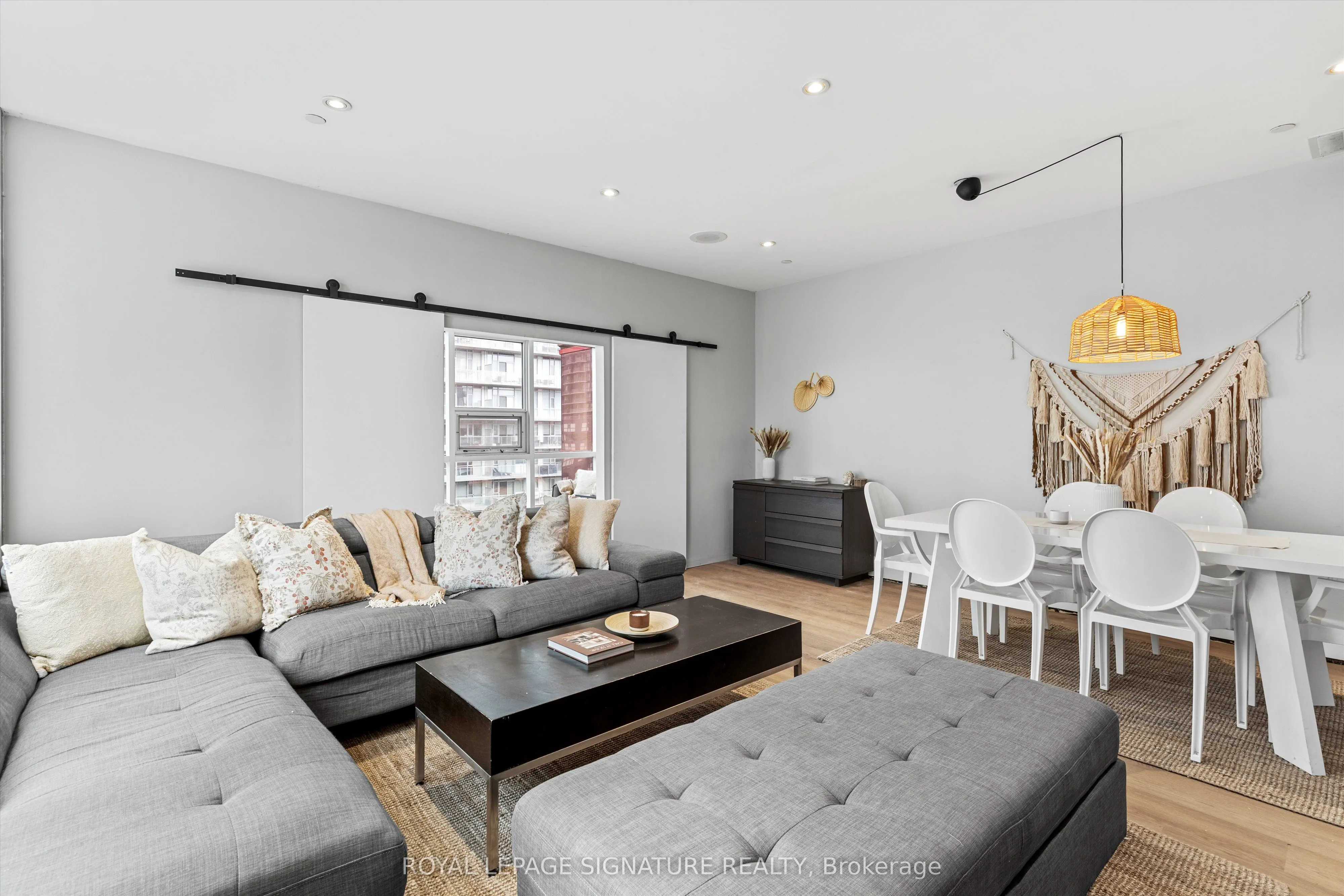 393 King Street W, #1201
