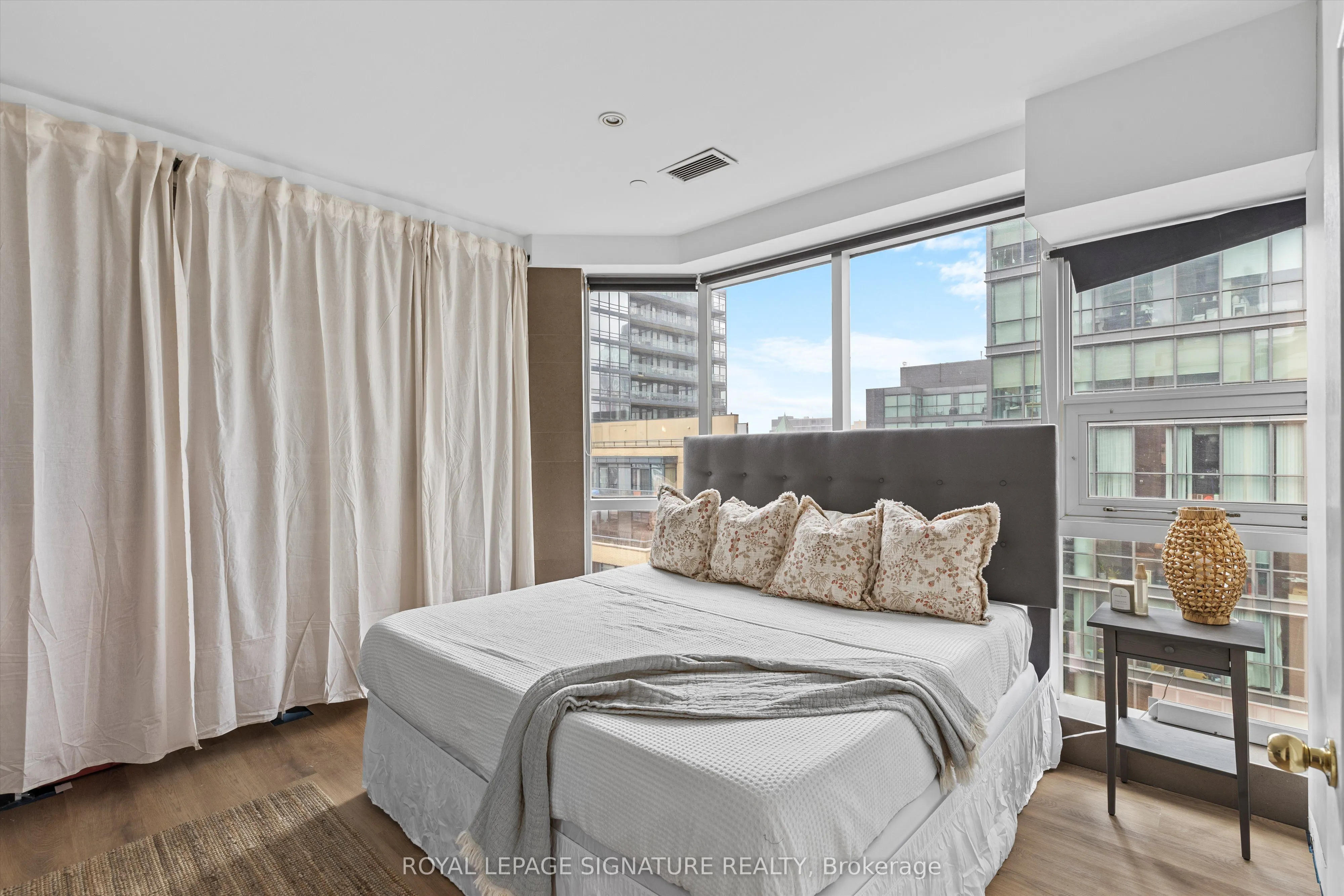 393 King Street W, #1201