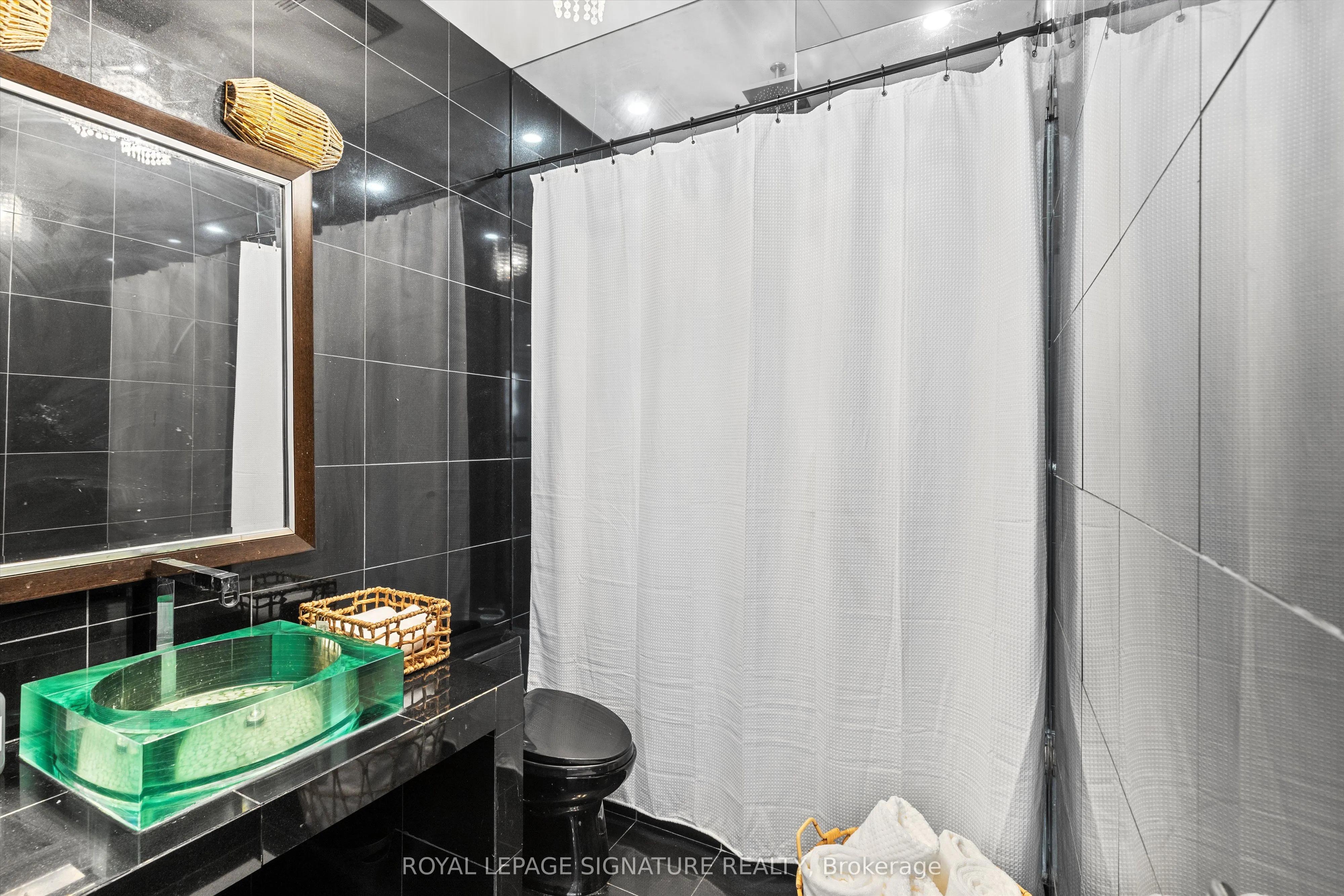 393 King Street W, #1201