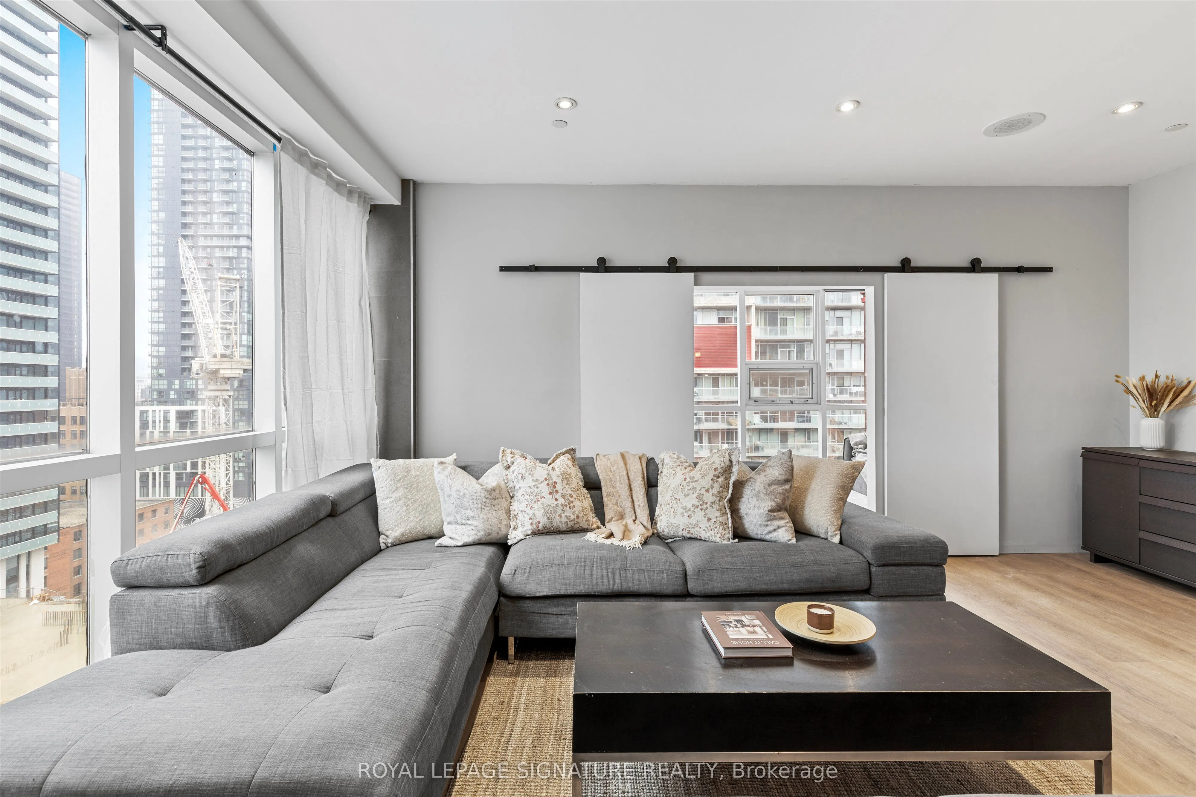 393 King Street W, #1201