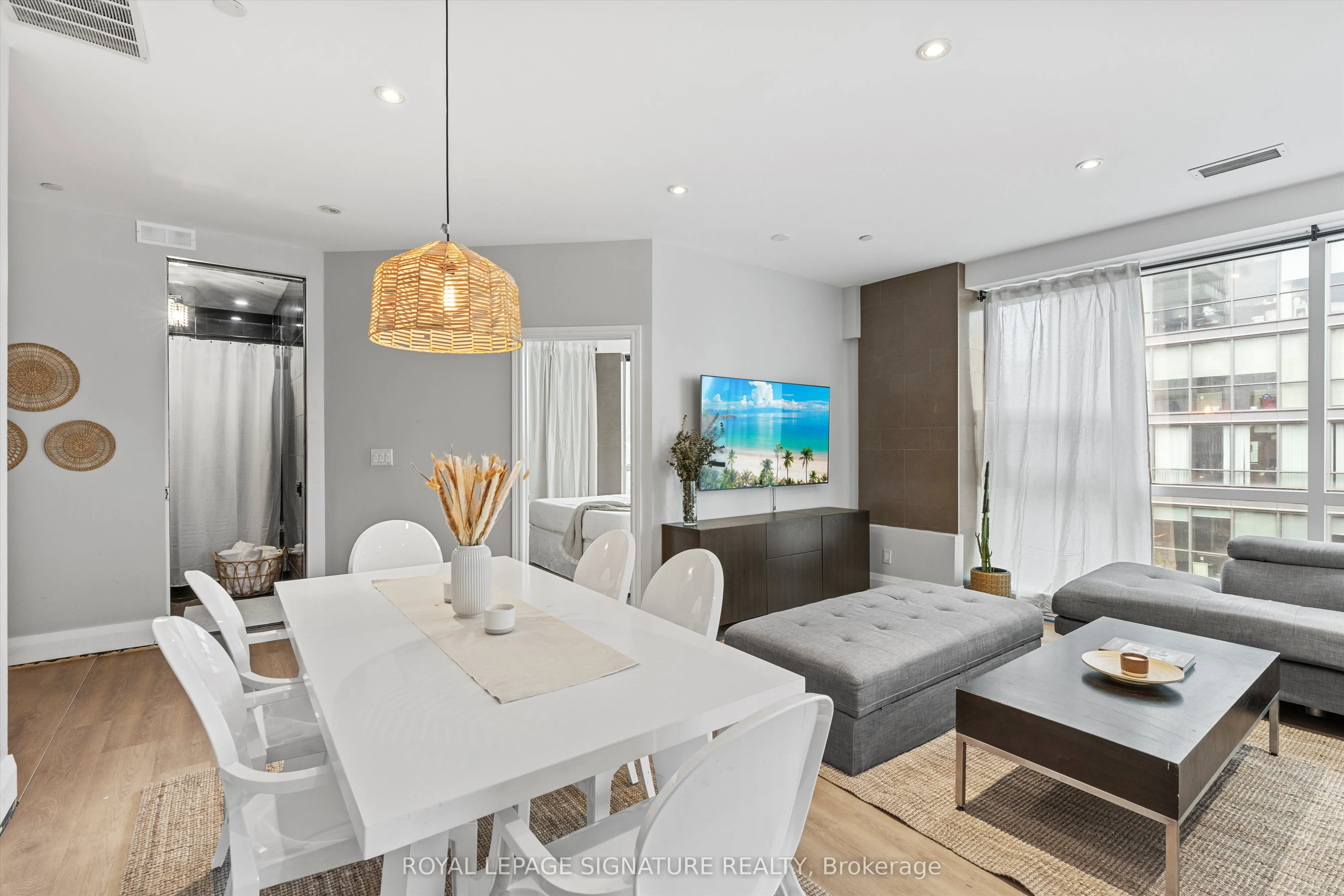 393 King Street W, #1201