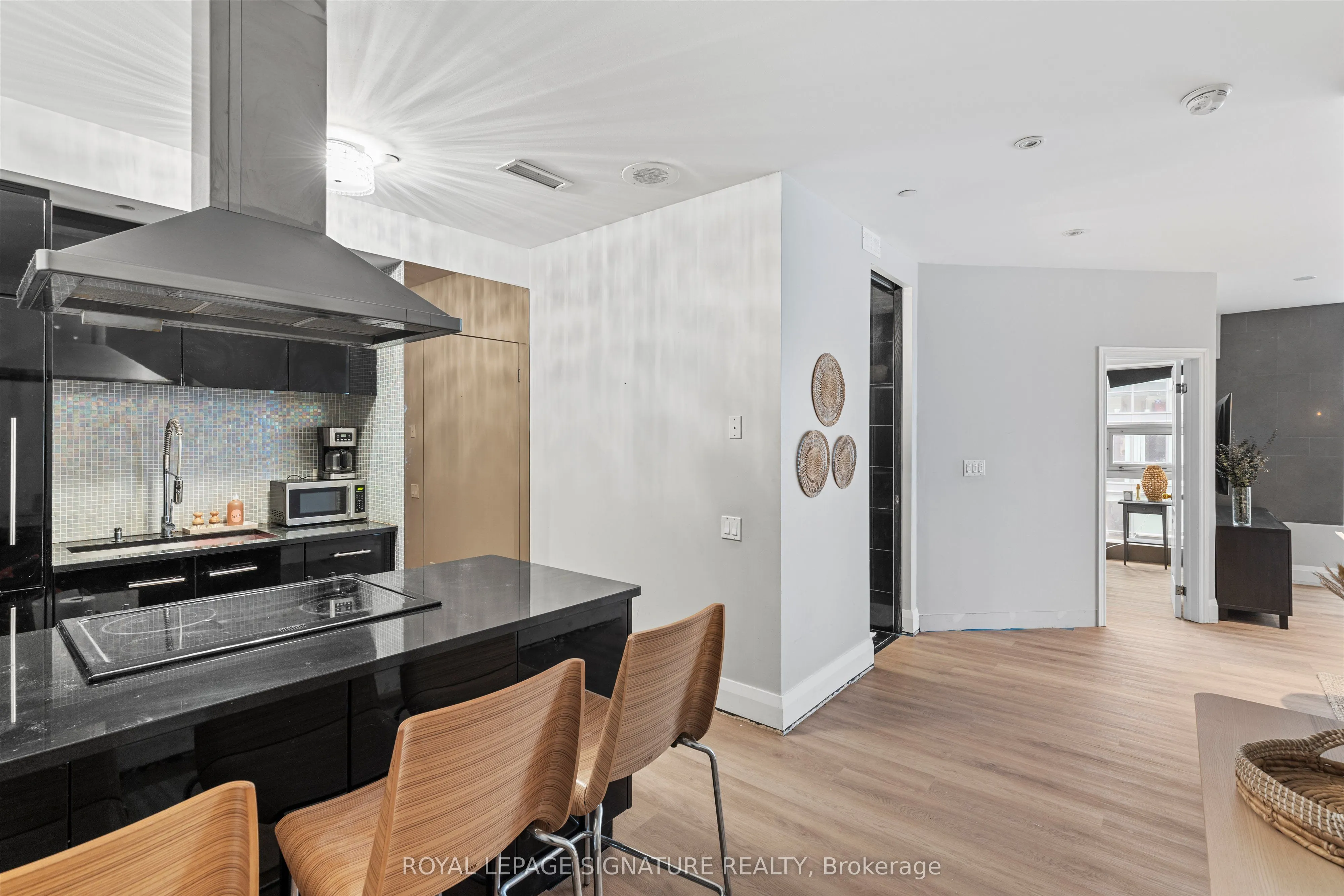393 King Street W, #1201