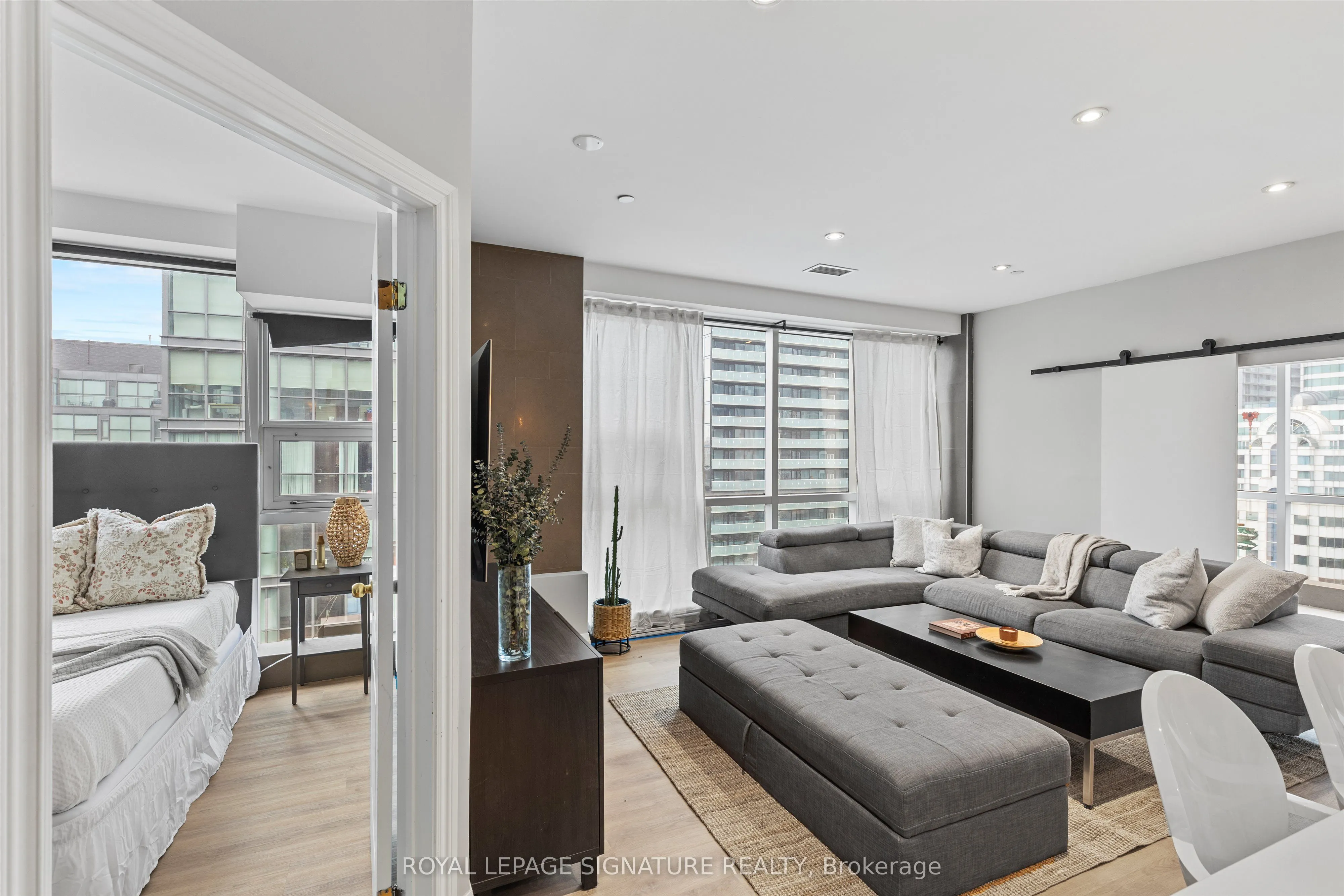 393 King Street W, #1201