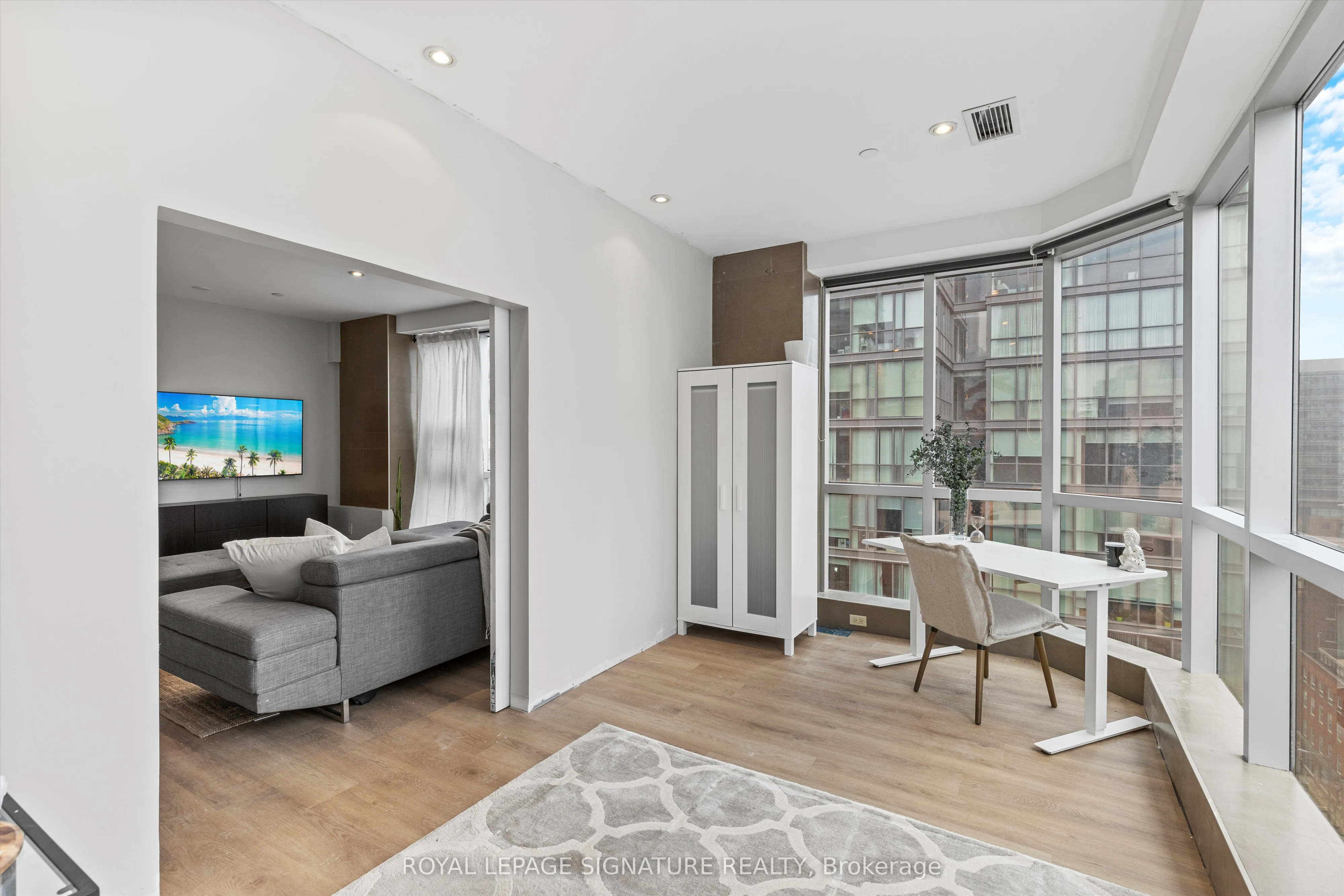 393 King Street W, #1201