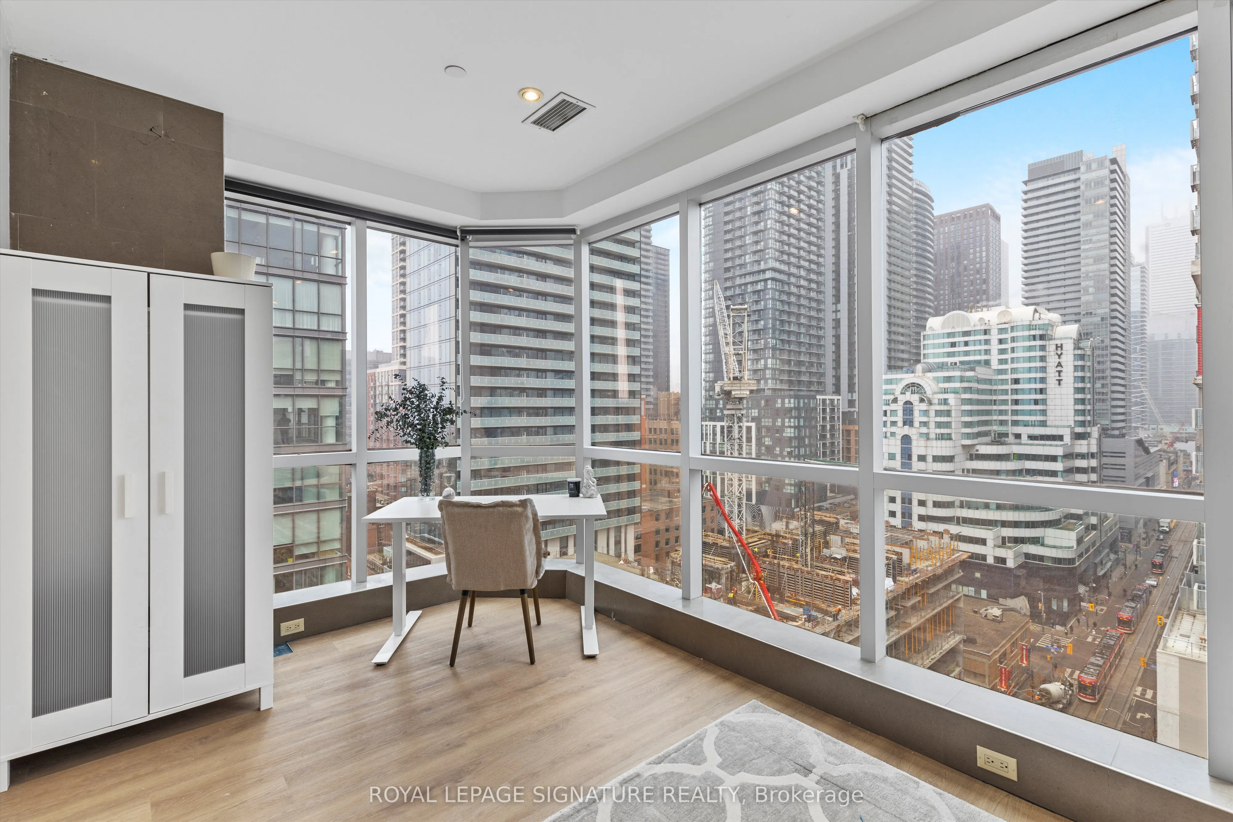393 King Street W, #1201