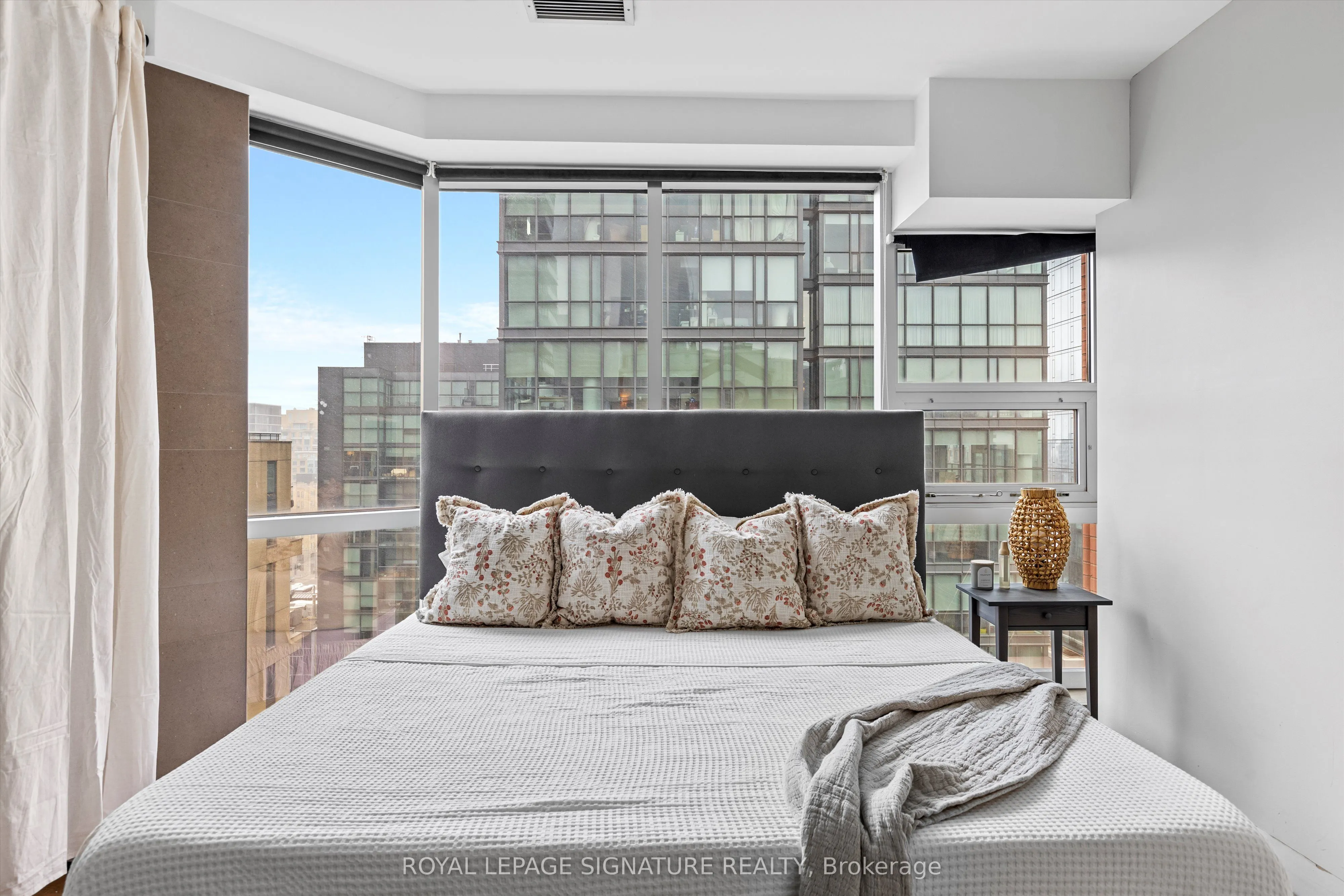 393 King Street W, #1201