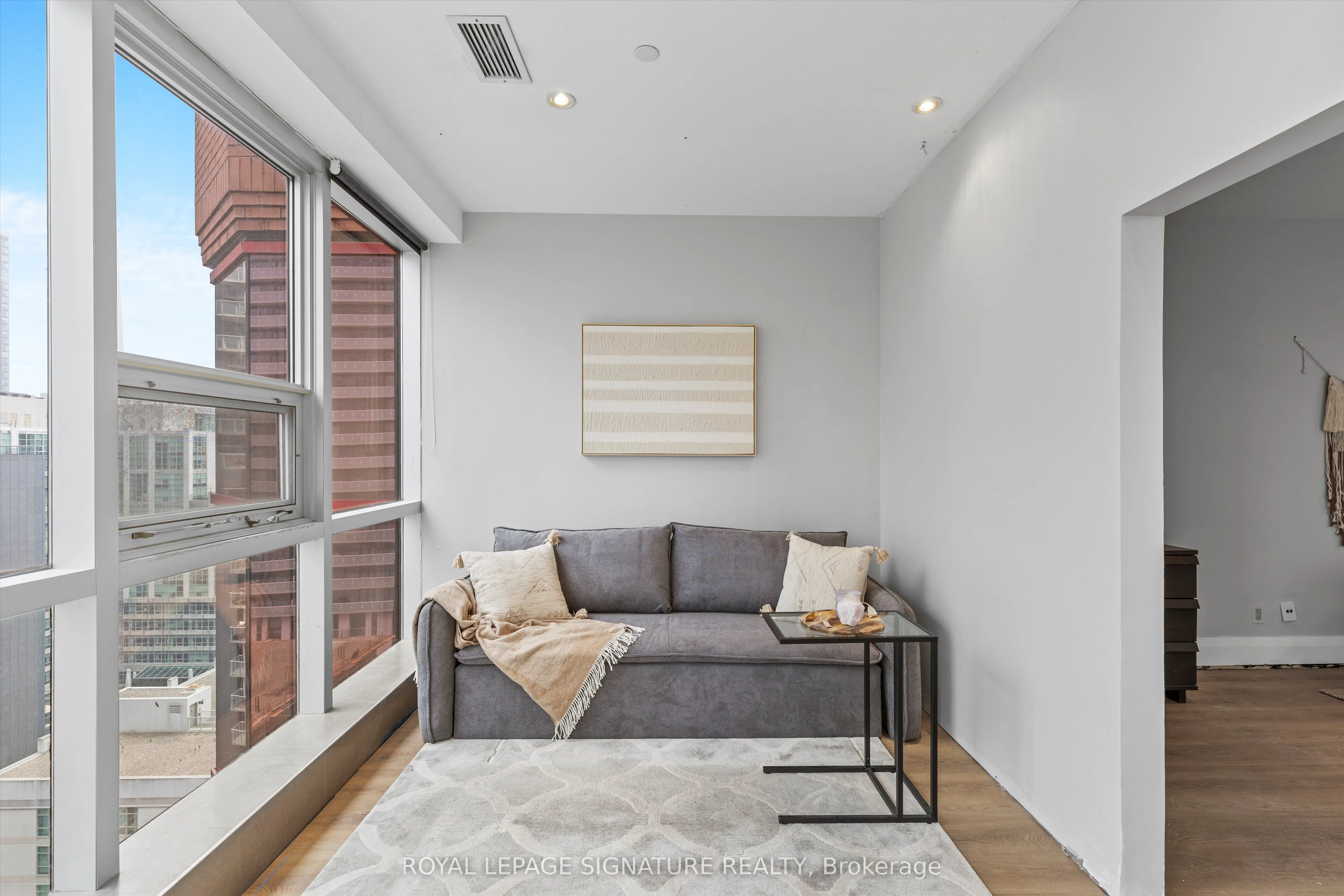 393 King Street W, #1201