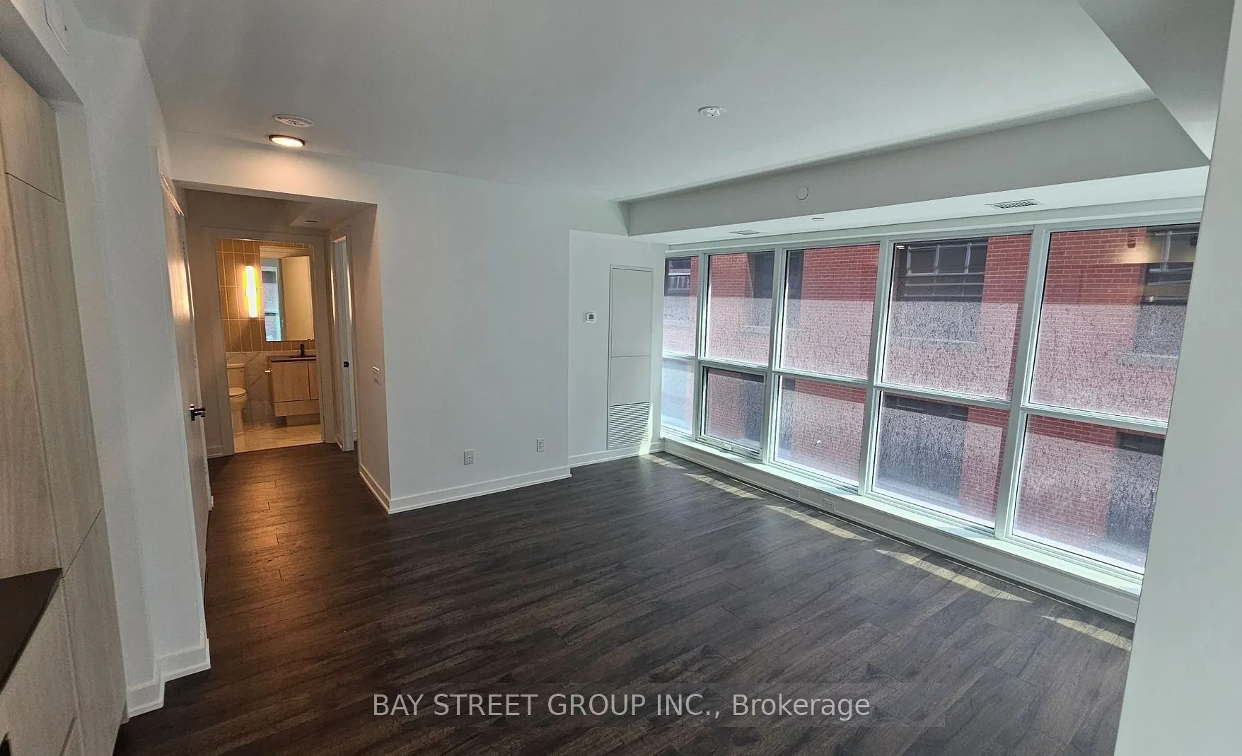 327 King Street W, #703