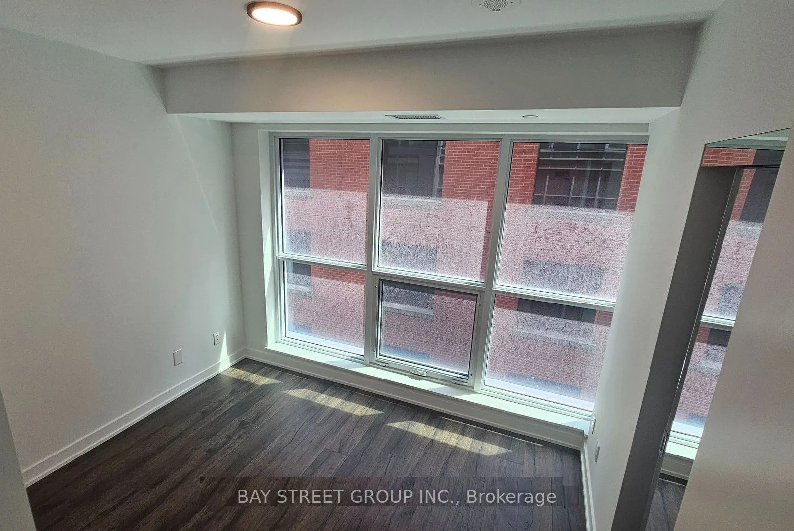 327 King Street W, #703