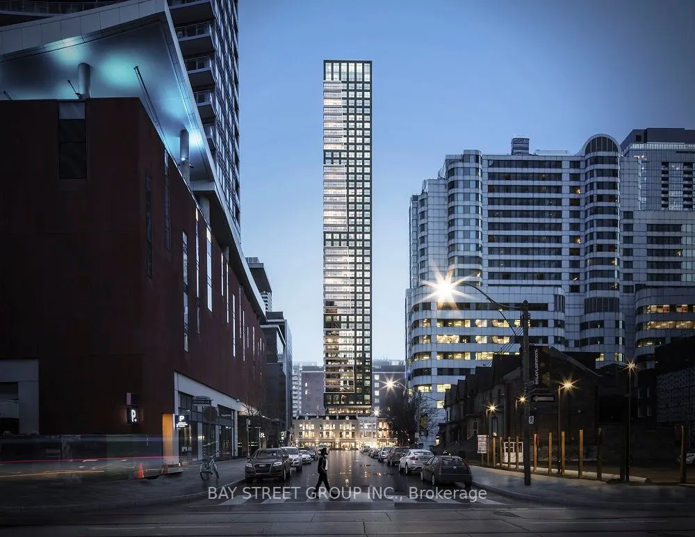 327 King Street W, #703