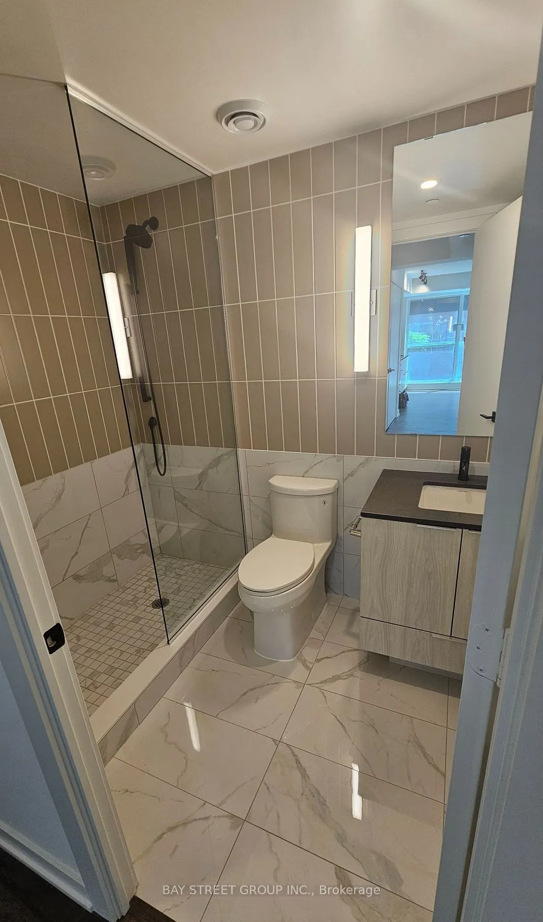 327 King Street W, #703