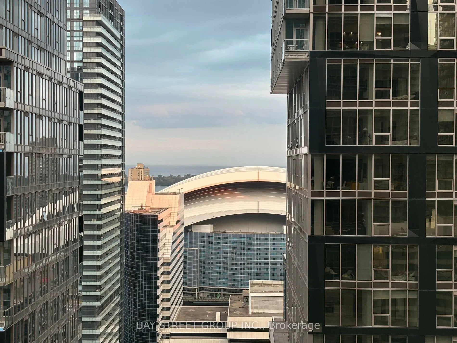 327 King Street W, #2302