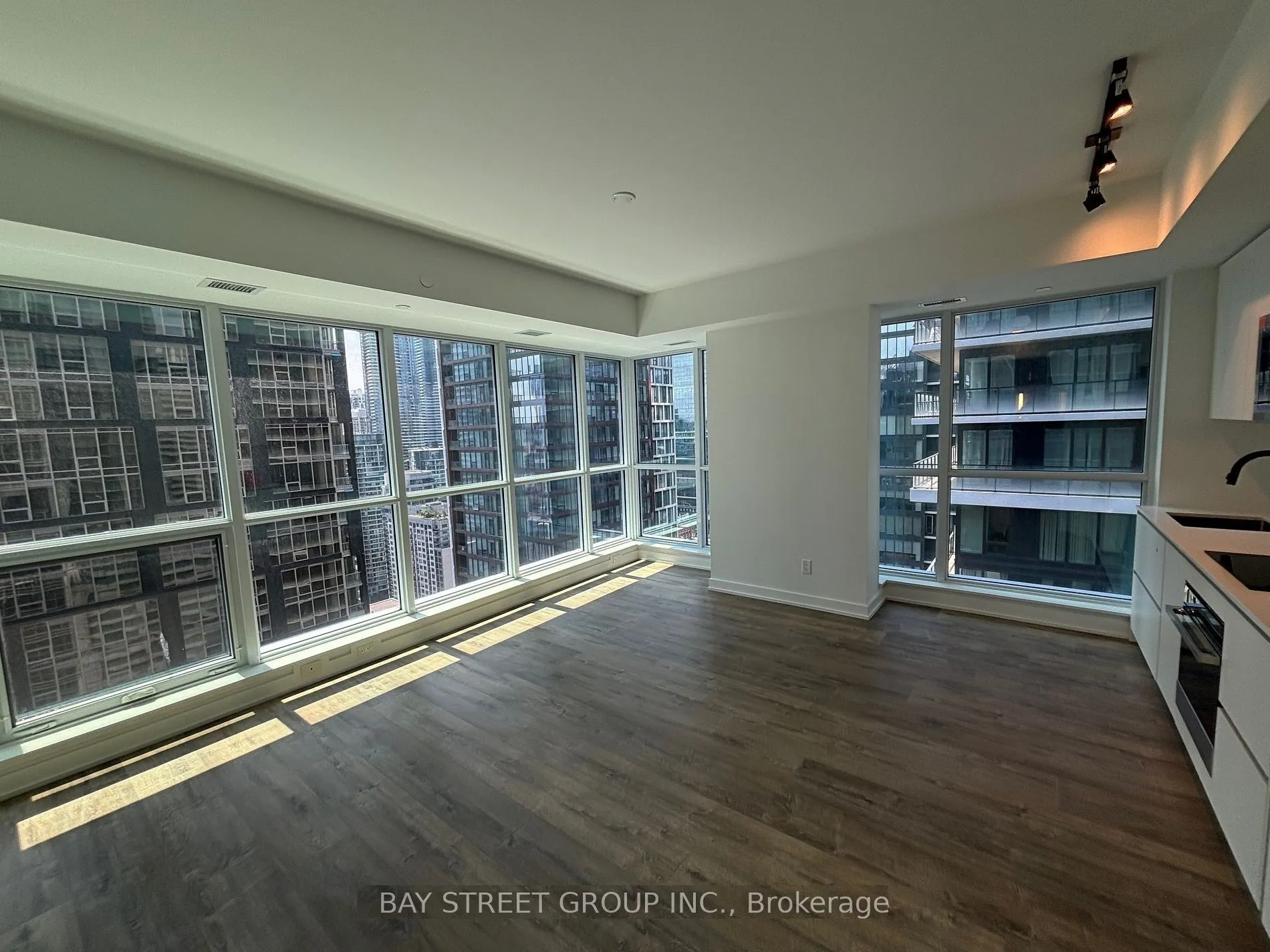 327 King Street W, #2302