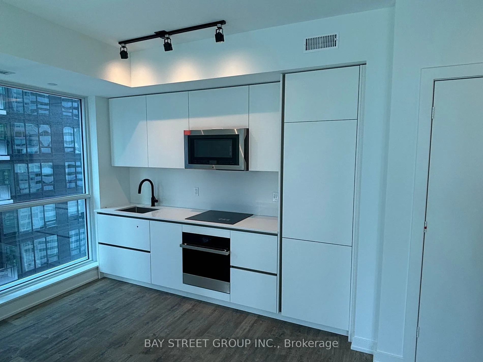 327 King Street W, #2302
