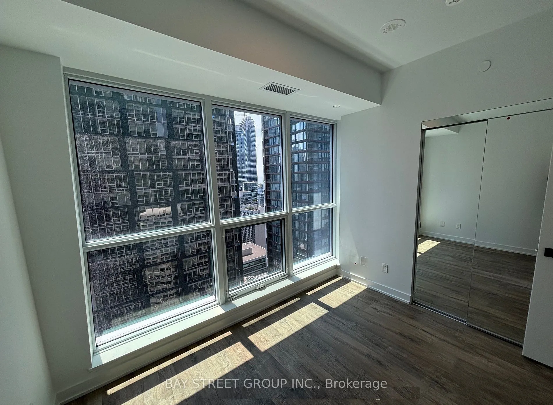 327 King Street W, #2302