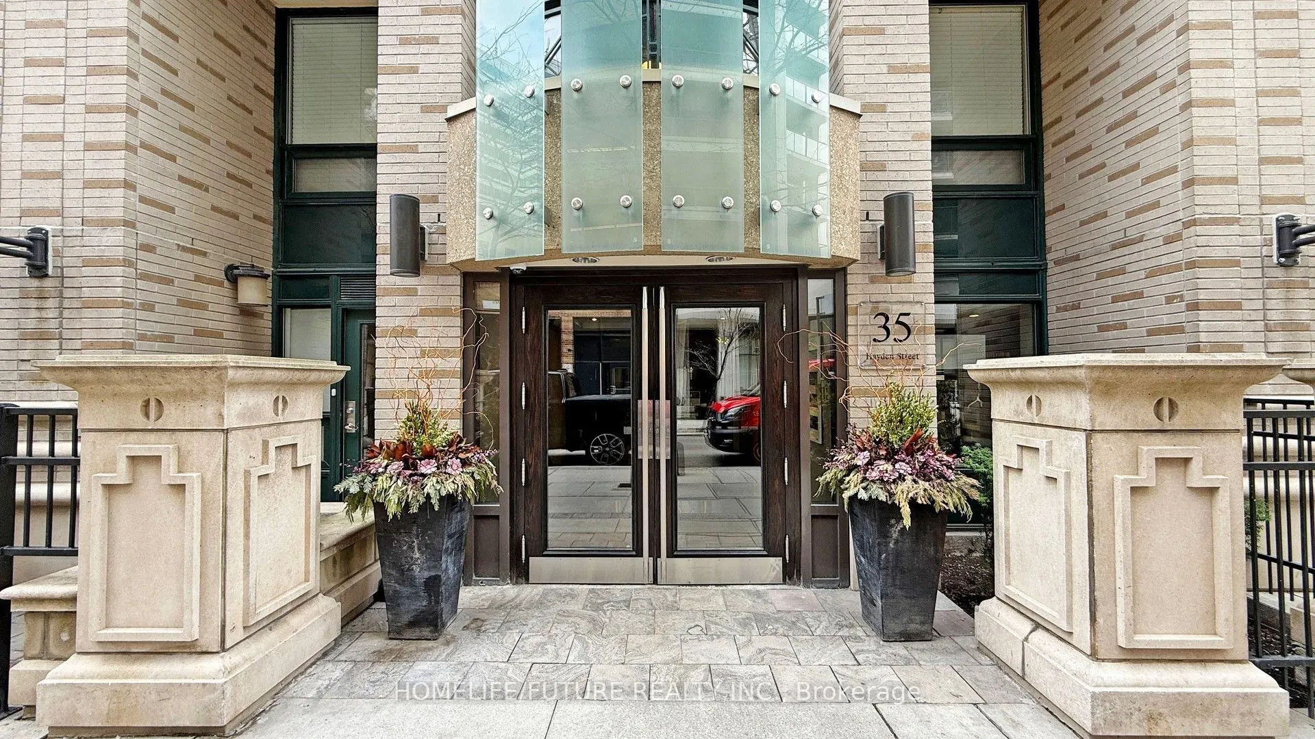 35 Hayden Street, #207