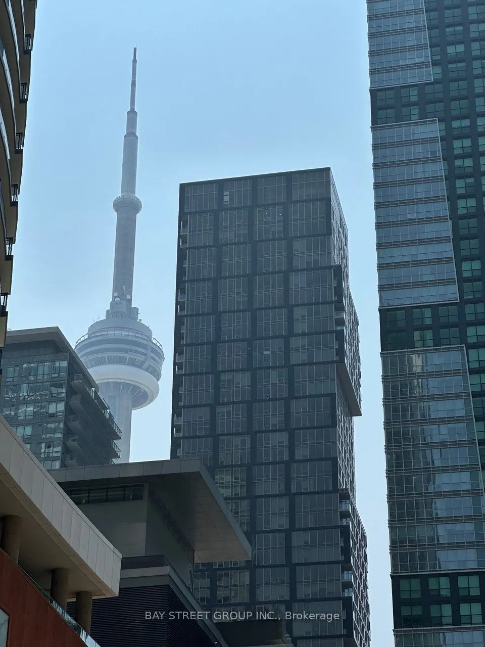 327 King Street W, #702