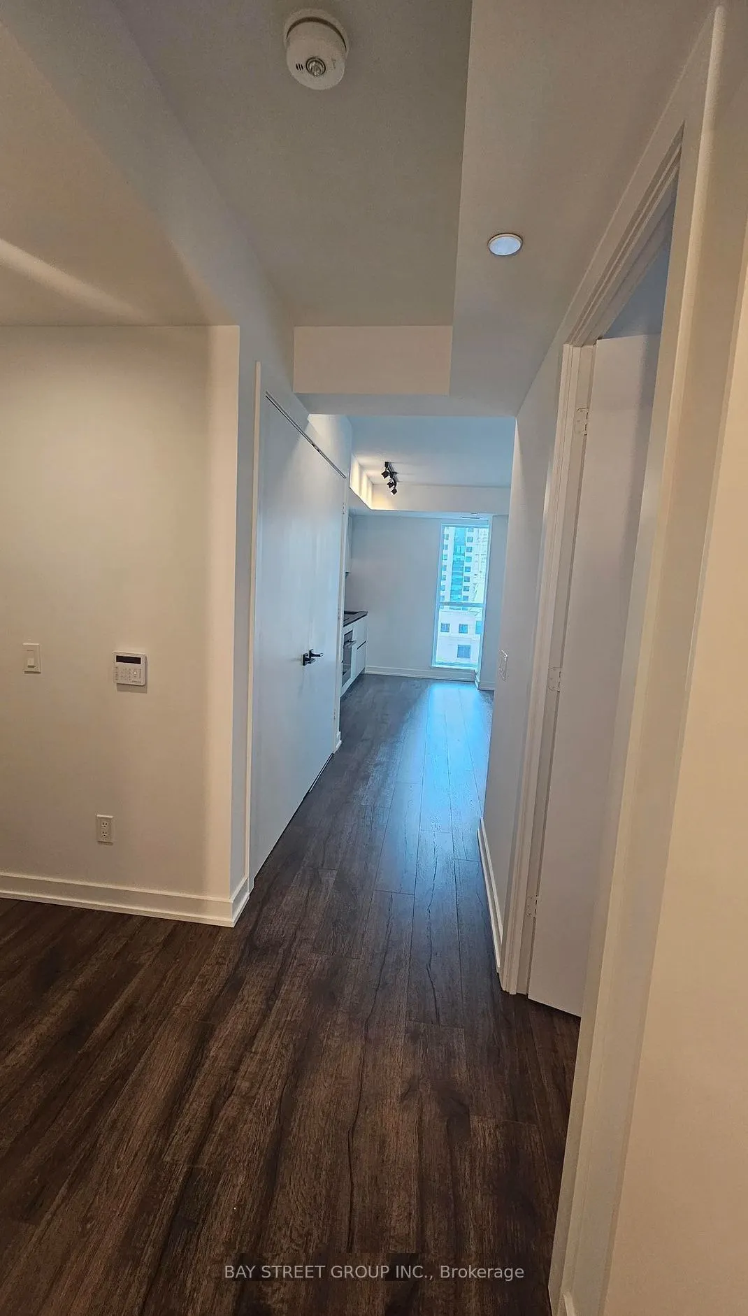 327 King Street W, #702