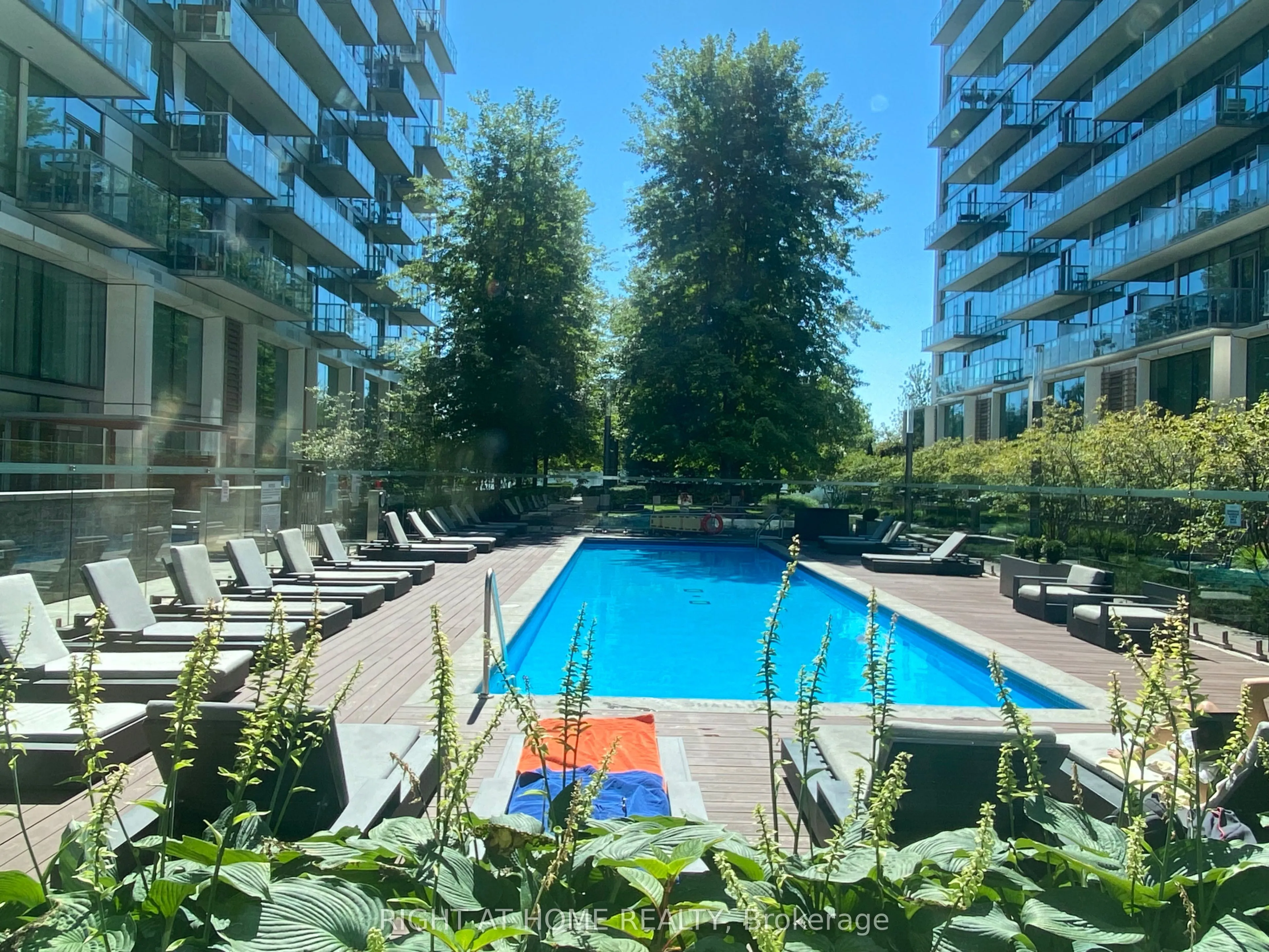 39 Queens Quay E, #804