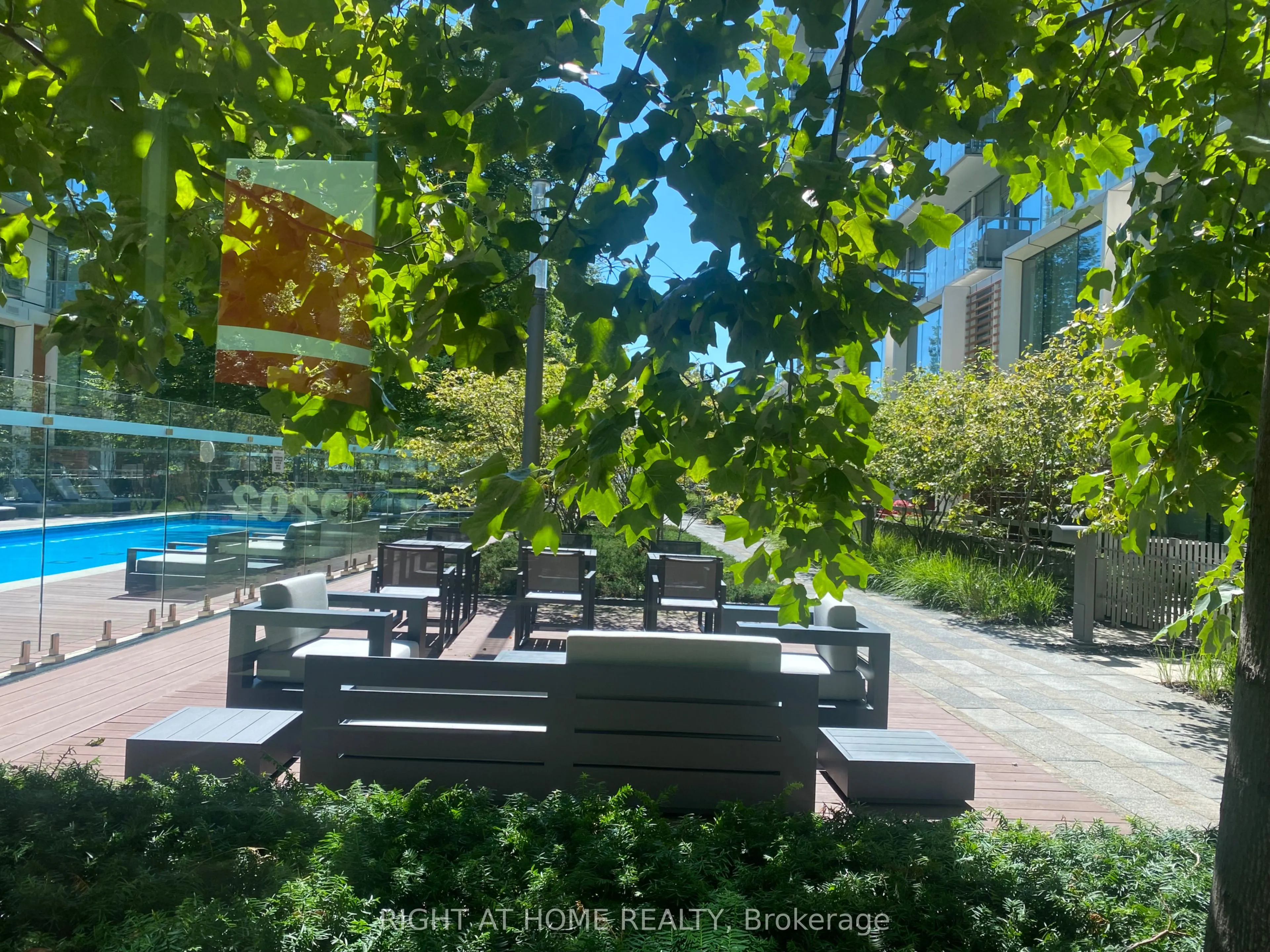 39 Queens Quay E, #804