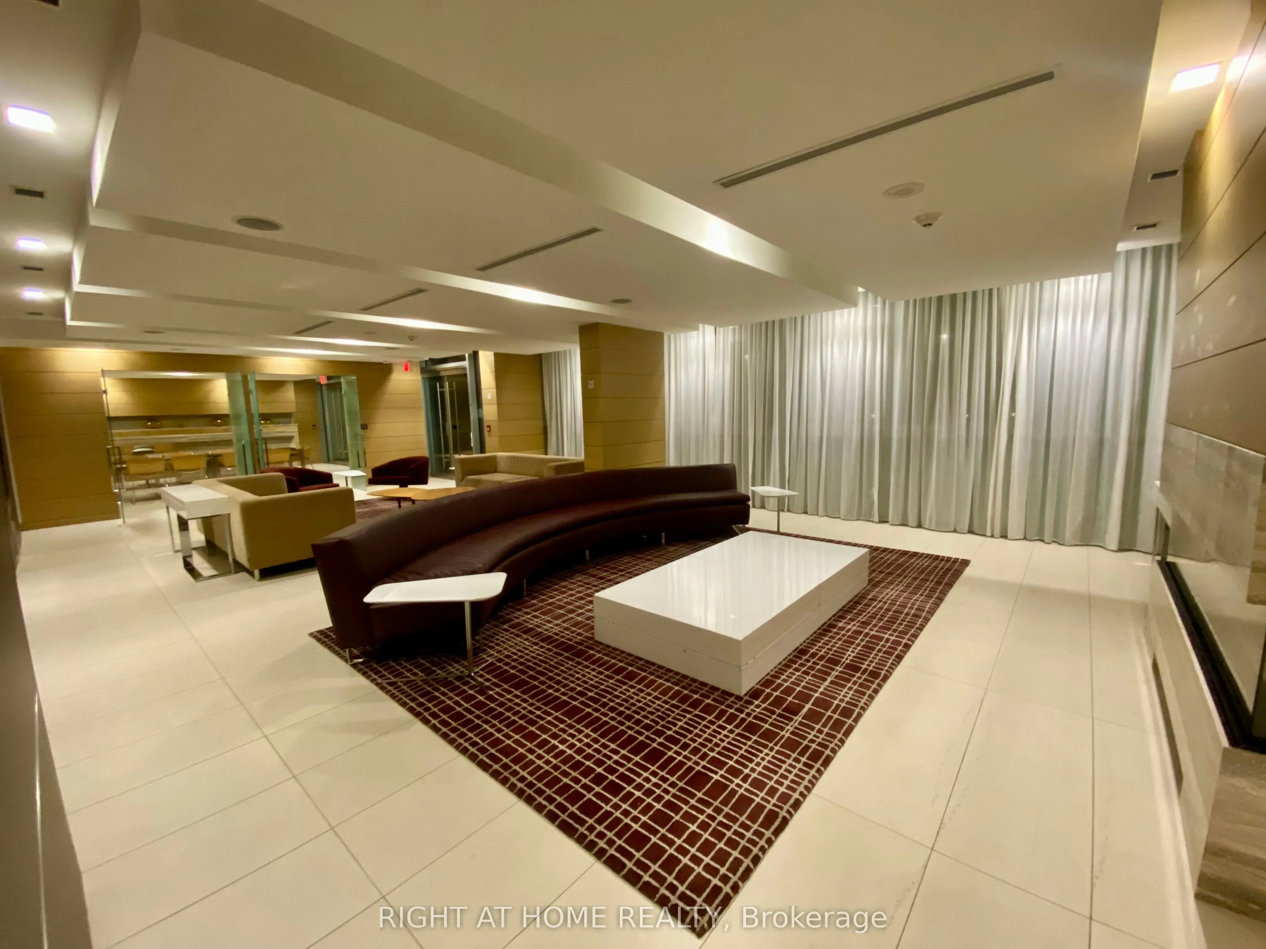 39 Queens Quay E, #804