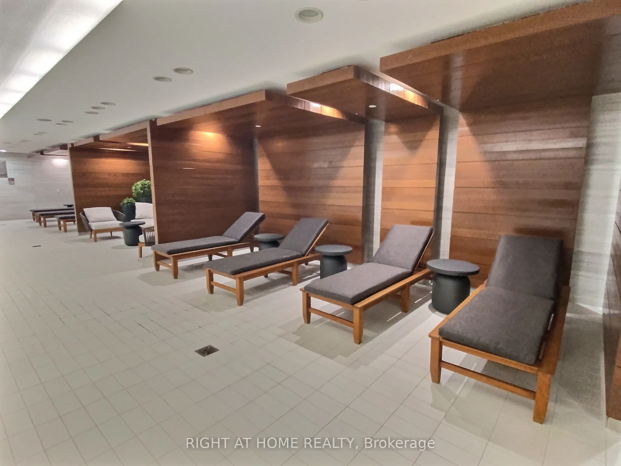 39 Queens Quay E, #804