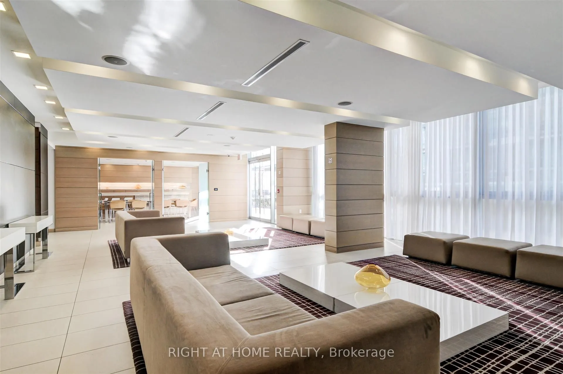 39 Queens Quay E, #804